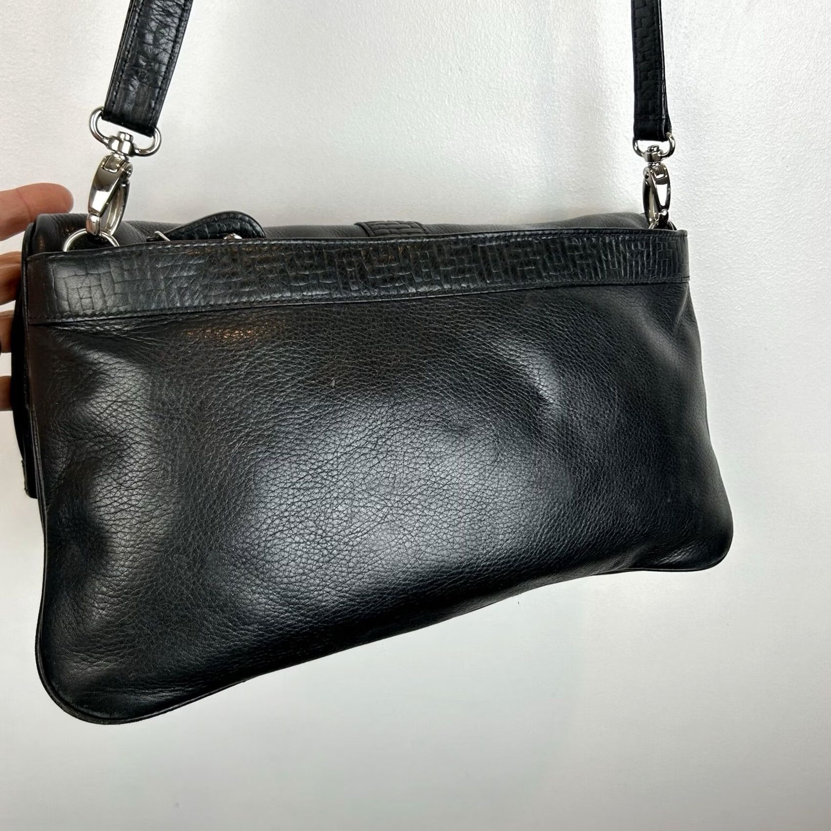 Revenge Levenger Crossbody Bag Leather Black Pebble 13W 8H 3D Women's Medium Folding Adjustable Strap Size ONE SIZE - 2 Thumbnail
