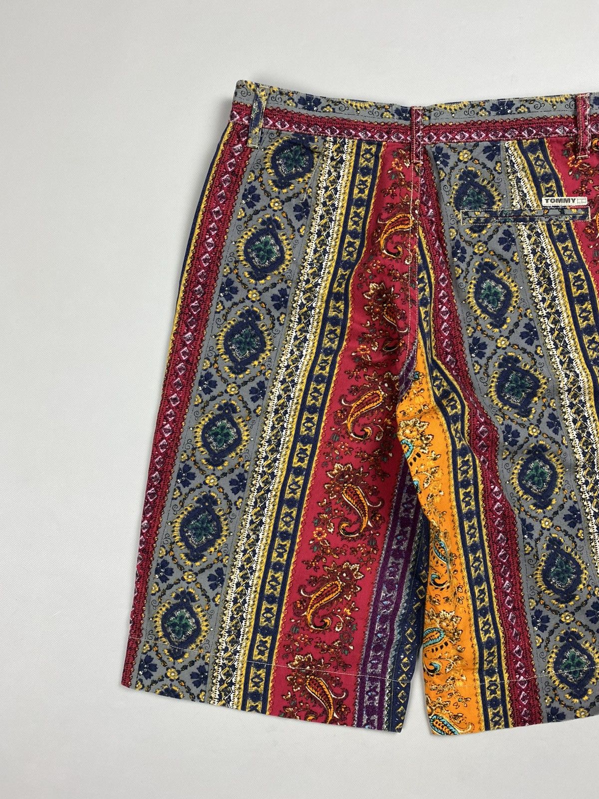 Tommy Hilfiger Tommy Hilfiger Jeans Vintage Patterned Shorts Size 30 Size US 30 / EU 46 - 17 Thumbnail