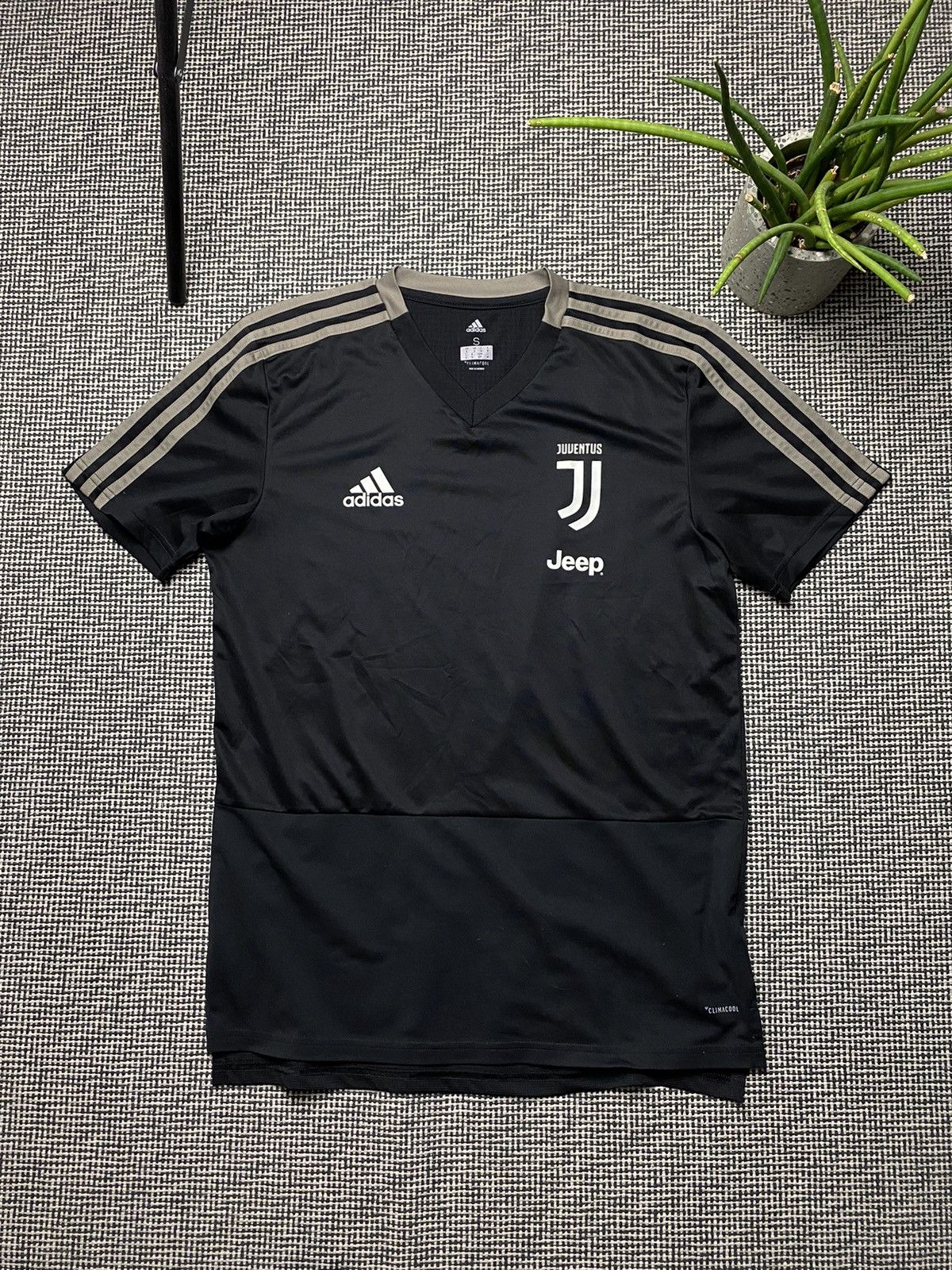 Adidas Juventus adidas soccer jersey 2018 Size US S / EU 44-46 / 1 - 2 Thumbnail