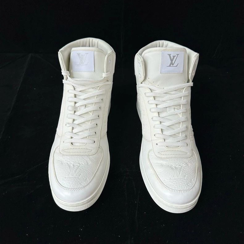 Louis Vuitton Louis Vuitton Pure white high-top board shoes Size US 9.5 / EU 42-43 - 2 Thumbnail