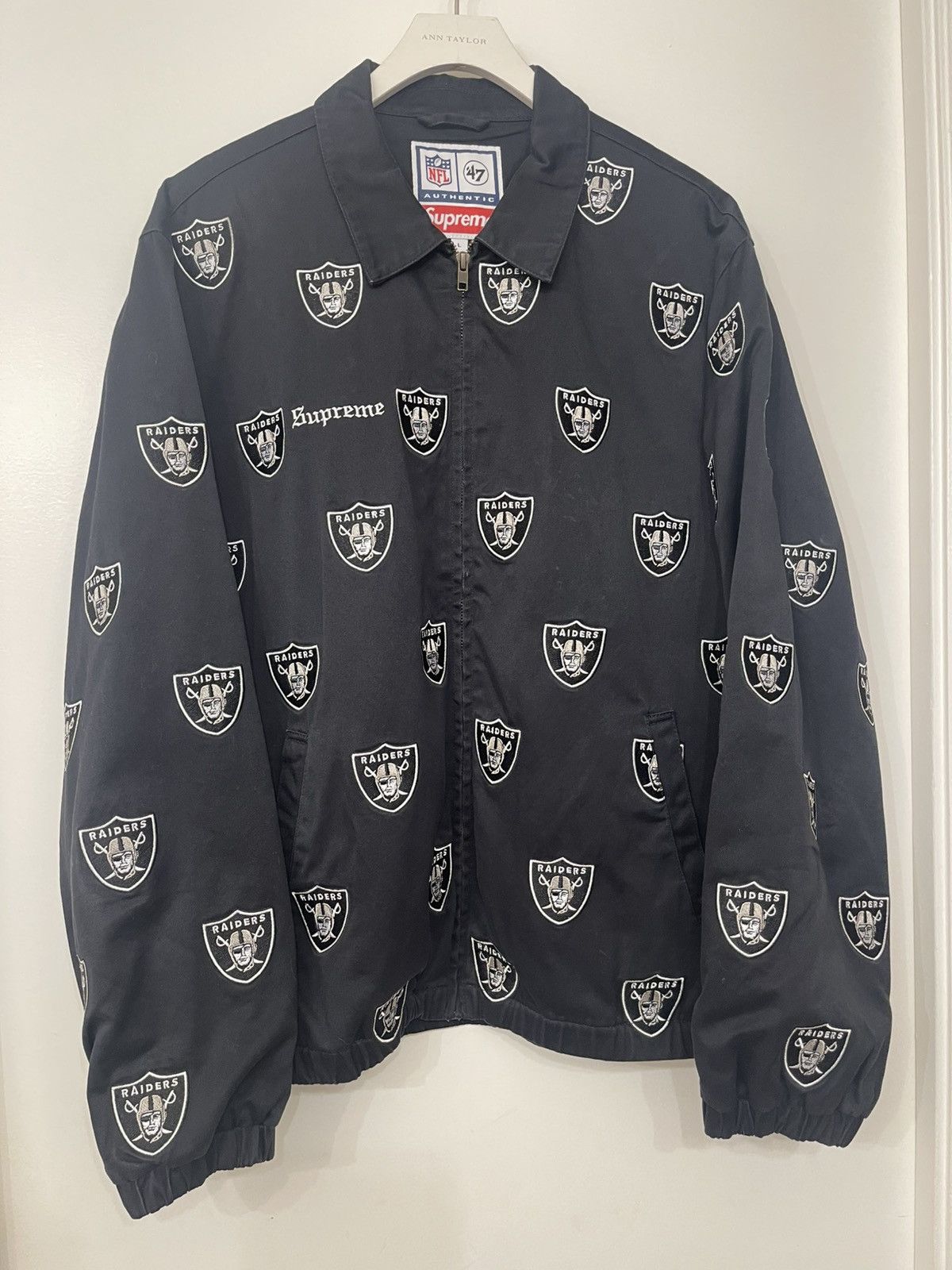 47 Brand × NFL × Supreme SUPREME X RAIDERS X 47BRAND ALL OVER PRINT WORK JACKET LARGE Size US L / EU 52-54 / 3 - 1 Thumbnail