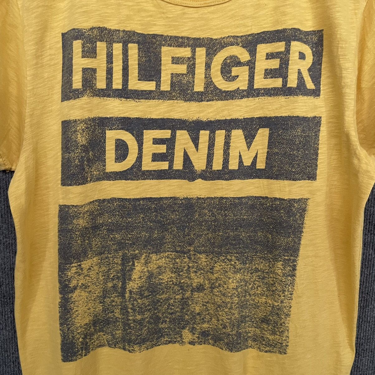 Tommy Hilfiger × Vintage Vintage Y2K Tommy Hilfiger Denim T Shirt Size US L / EU 52-54 / 3 - 2 Thumbnail