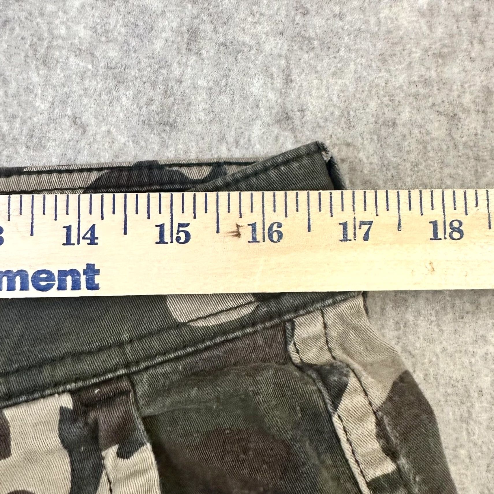 Vintage St. John's Bay Mens Cargo Shorts Camo 34 Comfort Stretch Spandex Outdoor Hiking Size US 34 / EU 50 - 7 Thumbnail