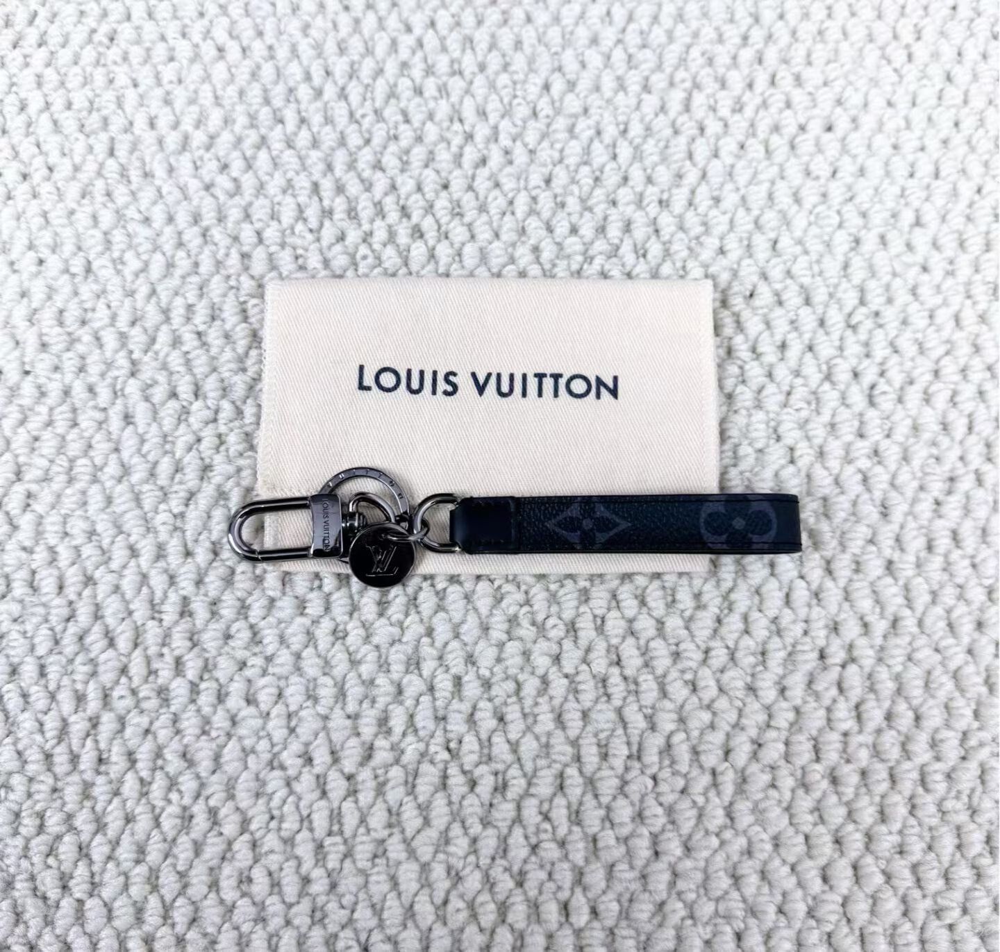 Louis Vuitton Louis Vuitton Monogram Keychain Size ONE SIZE - 1 Thumbnail