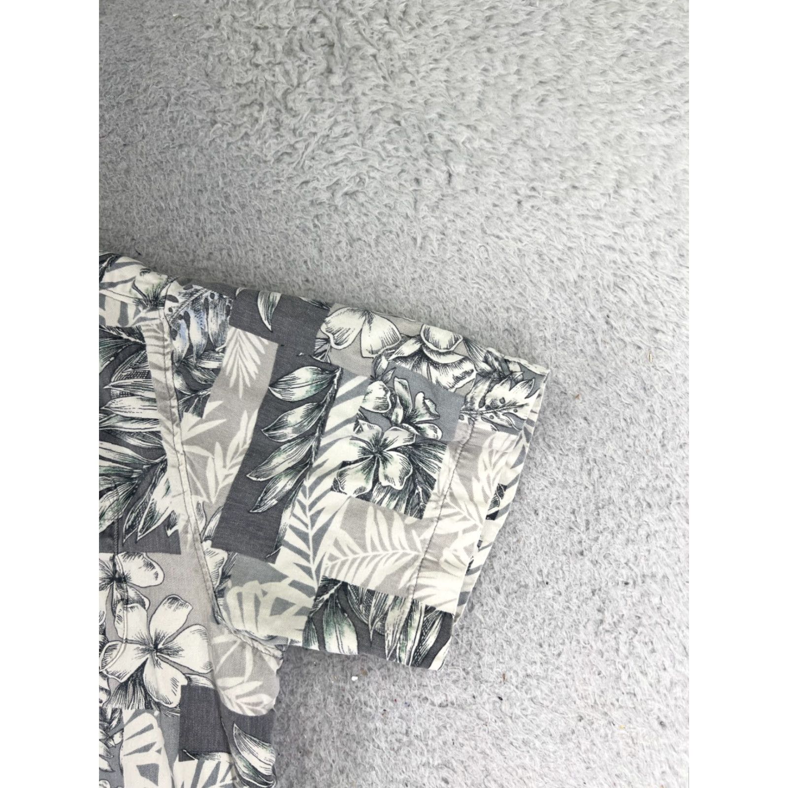 Tommy Bahama Tommy Bahama Shirt Men Small Gray Floral Silk Button-Up Short Sleeve Vacation Aloha Beach Resort - Mens Size US S / EU 44-46 / 1 - 2 Thumbnail