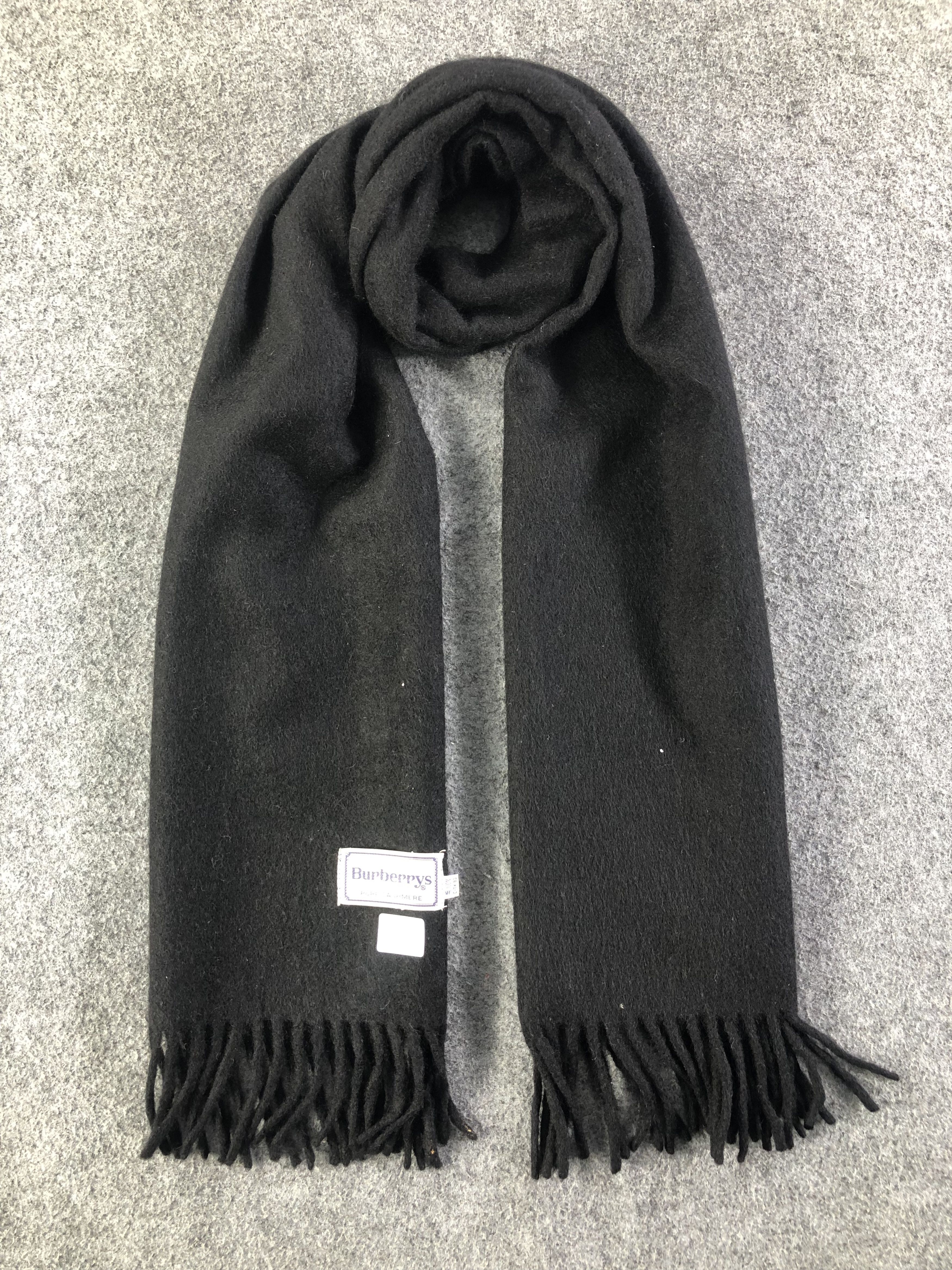 Burberry Burberrys Cashmere Scarf / Muffler / Neckwear Size ONE SIZE - 1 Thumbnail
