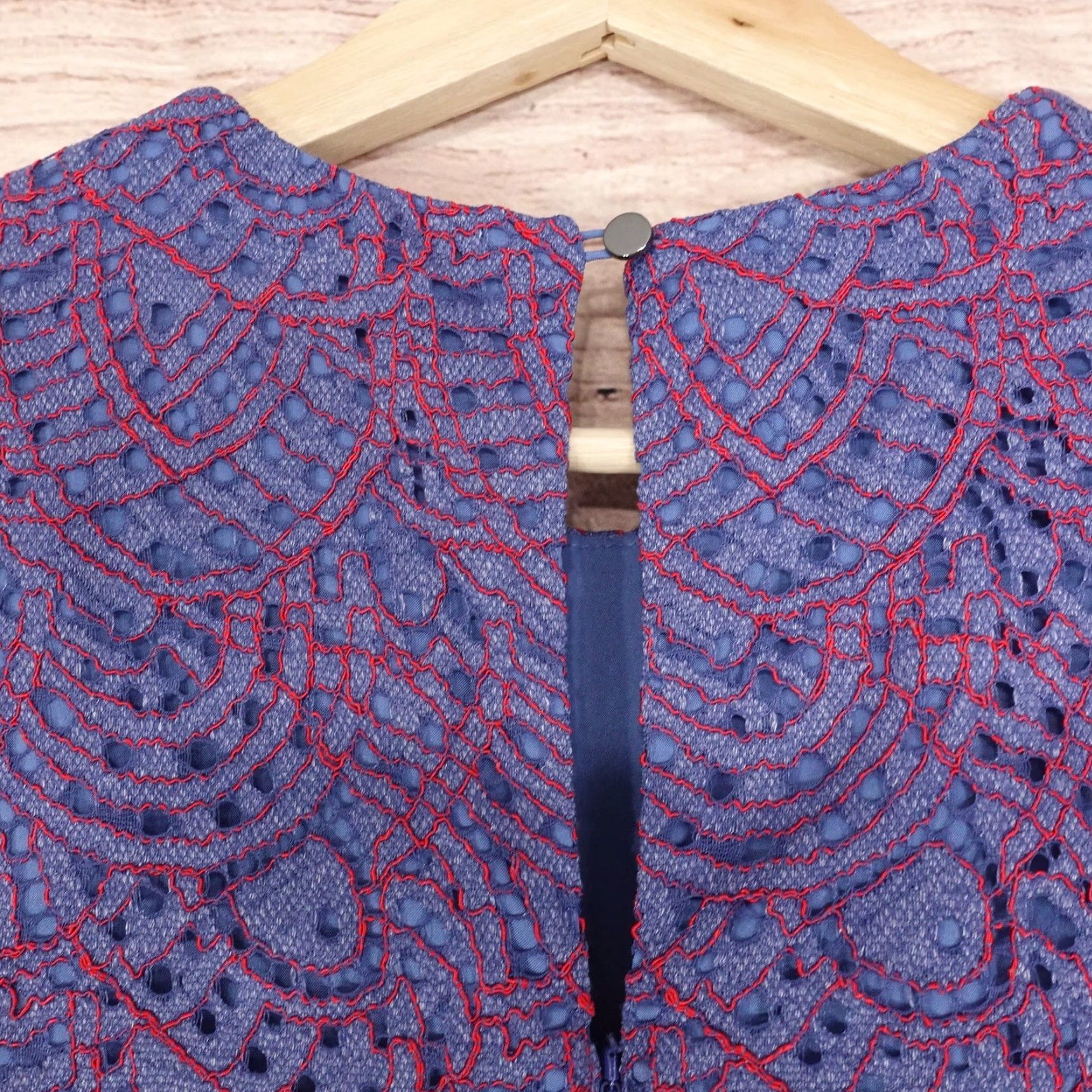 Banana Republic VINTAGE? No. Banana Republic Dress Womens 4 Blue Purple Lace Asymmetrical Hem Party Cocktail Wedding Formal Dress Size S / US 4 / IT 40 - 6 Thumbnail