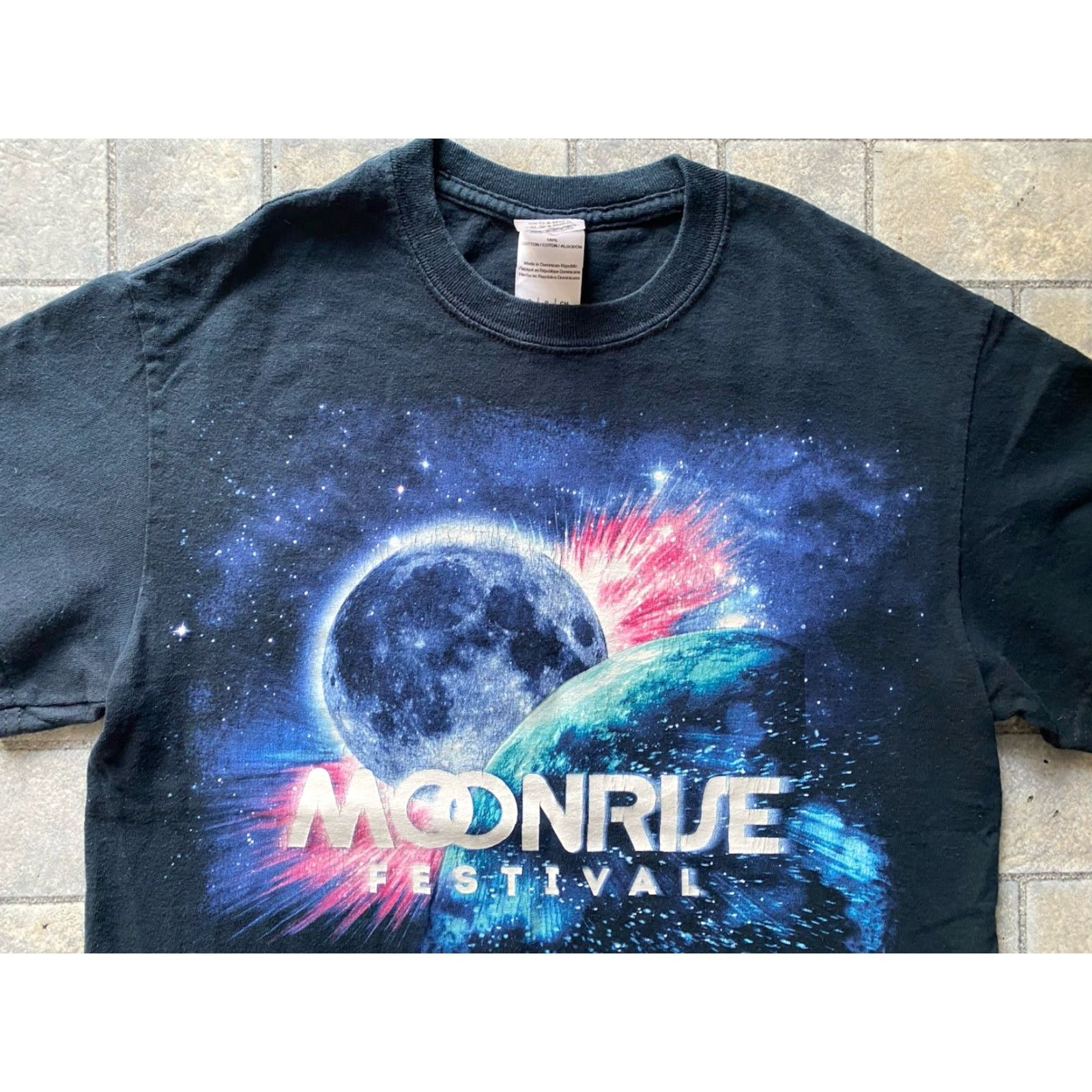 Gildan VINTAGE Moonrise Festival 2015 Baltimore MD Gildan Ultra Cotton T-Shirt EDM Black S Men Short Sleeve Size S Shirt Mens Size US S / EU 44-46 / 1 - 3 Thumbnail