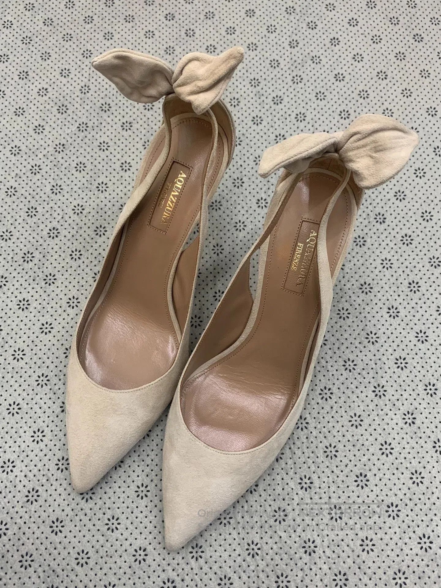 Aquazzura Aquazzura Beige Suede Bow High Heels. Size US 7.5 / IT 37.5 - 1 Thumbnail