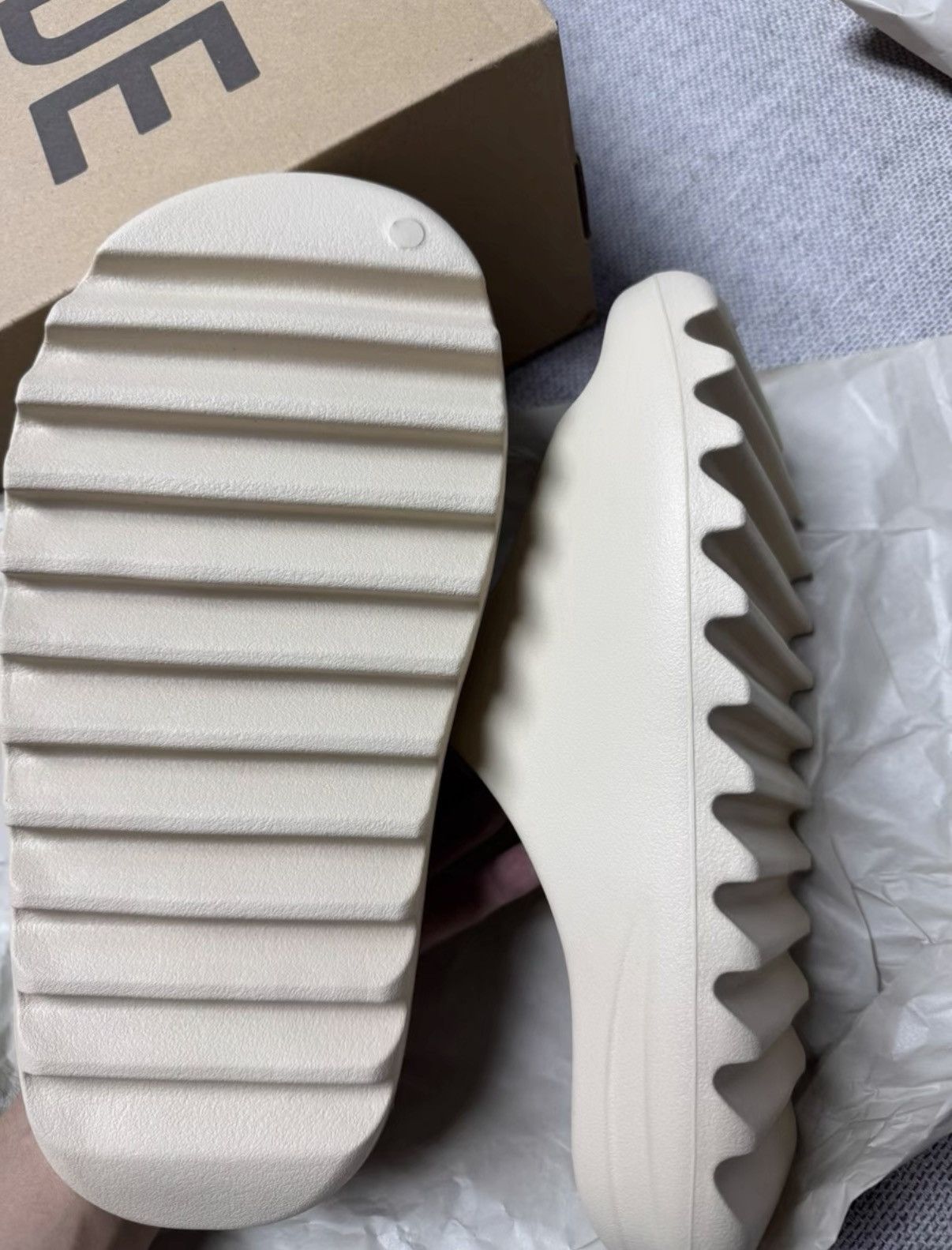 Adidas Adidas Yeezy Slide Bone FZ5897 K37 Size US 9.5 / EU 42-43 - 5 Thumbnail