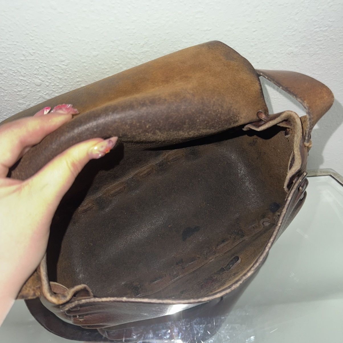 Other Vintage 90s Brown Tooled Leather Flower Butterfly Saddle Bag Size ONE SIZE - 14 Thumbnail