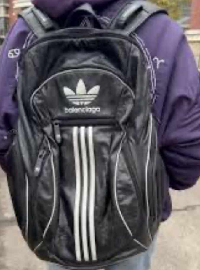 Adidas × Balenciaga o1rshd1 Q:2 /Size:L /Aged Arena Lamb Tonal Backpack in Black Size ONE SIZE - 23 Thumbnail