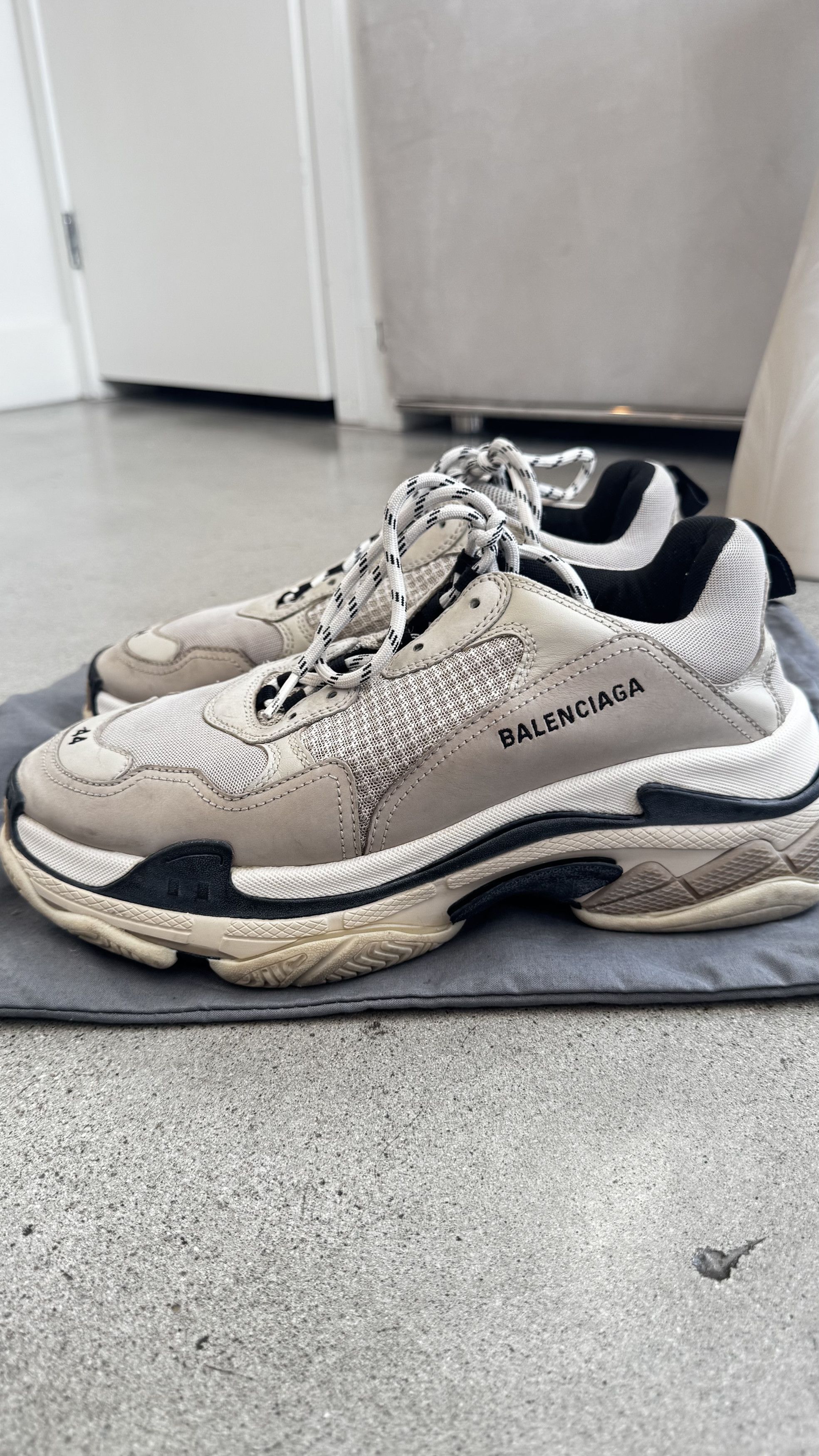 Balenciaga Balenciaga Triple S Sneakers Grey Size 44 Authentic Men’s Size US 10.5 / EU 43-44 - 5 Thumbnail