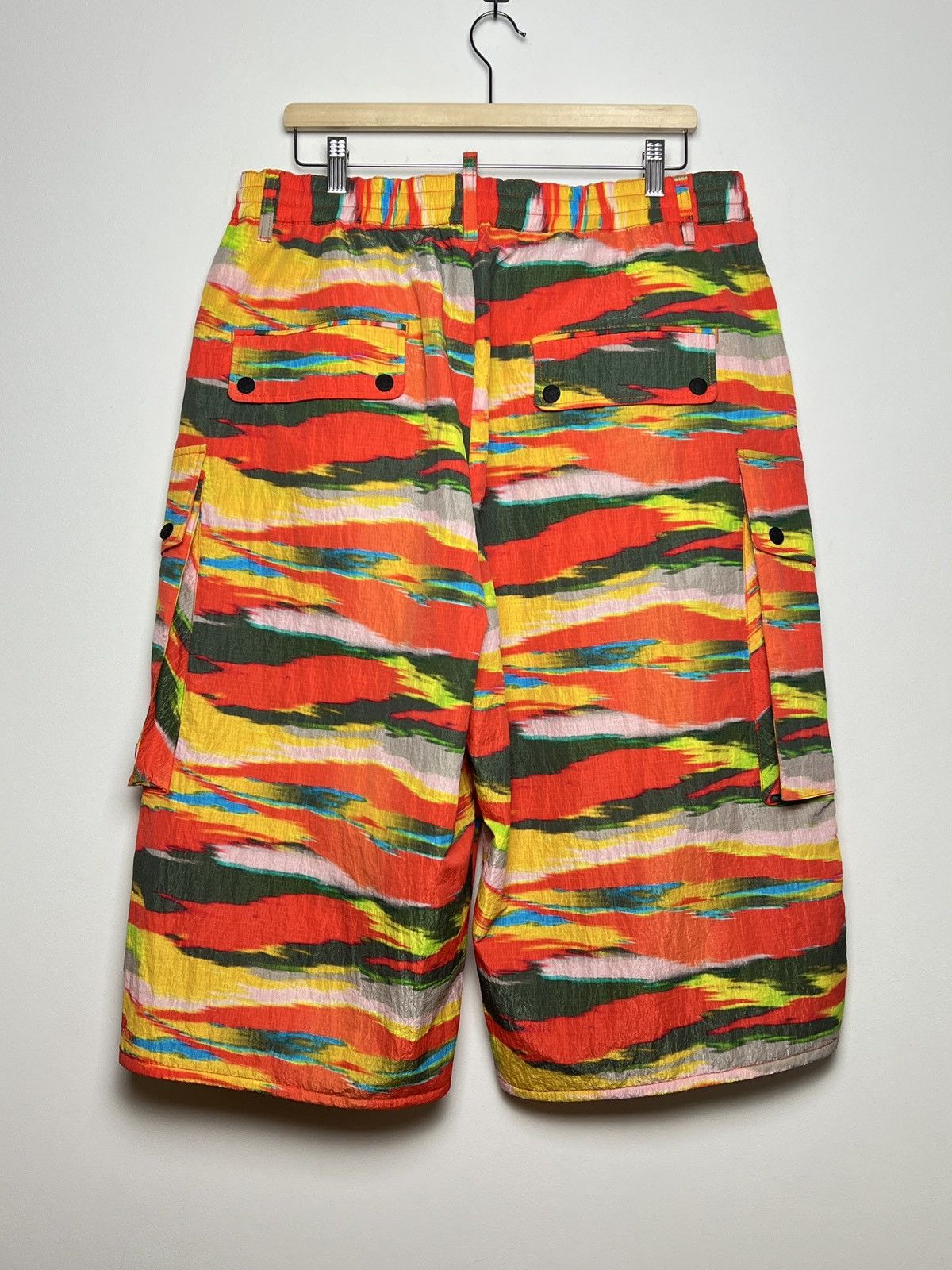 Dsquared2 900$ dsquared2 shimmer nylon ripstop camo cargo shorts m-l Size US 34 / EU 50 - 16 Thumbnail