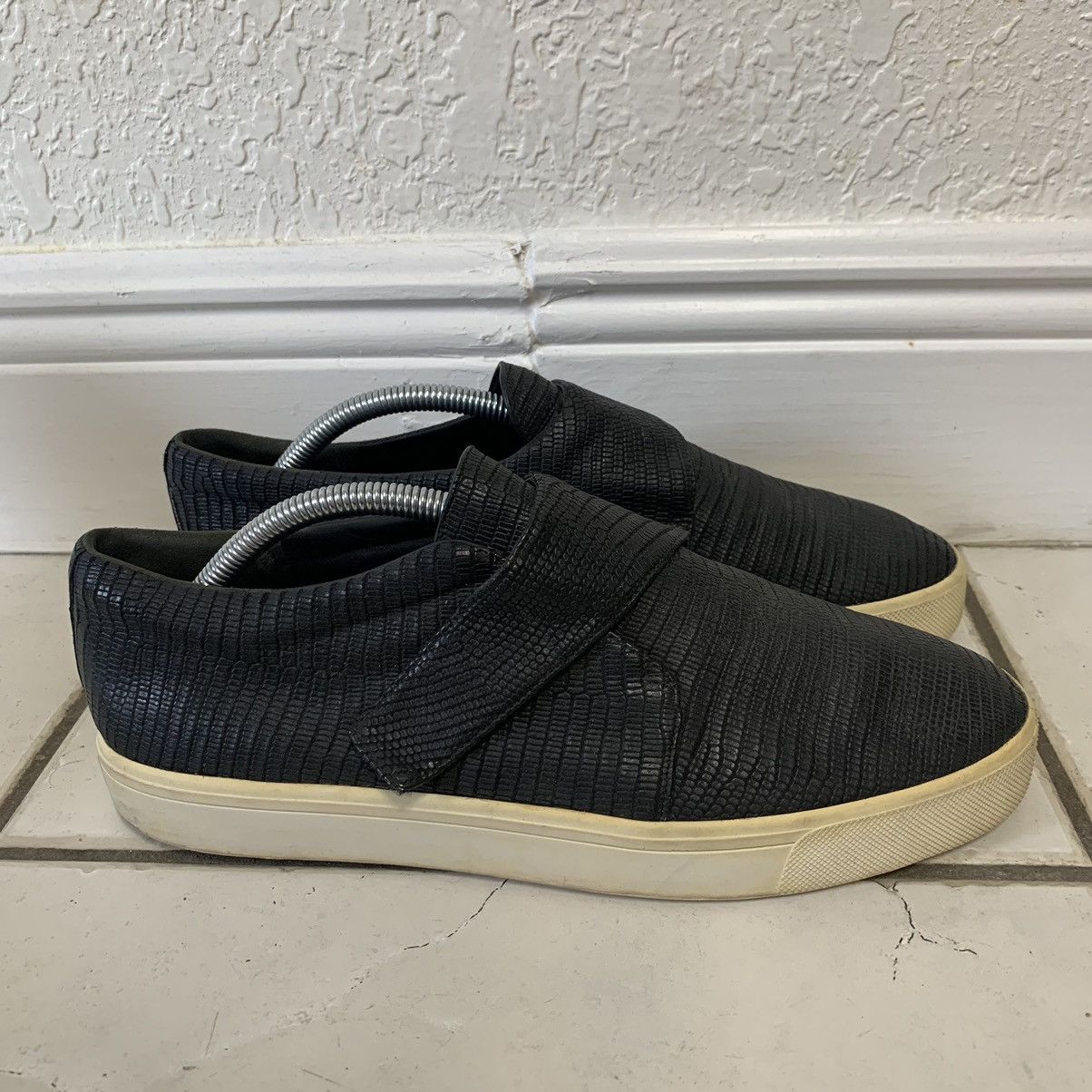 Vince Vince Low Top Snake Skin Sneakers Size 11 Size US 11 / IT 41 - 2 Thumbnail