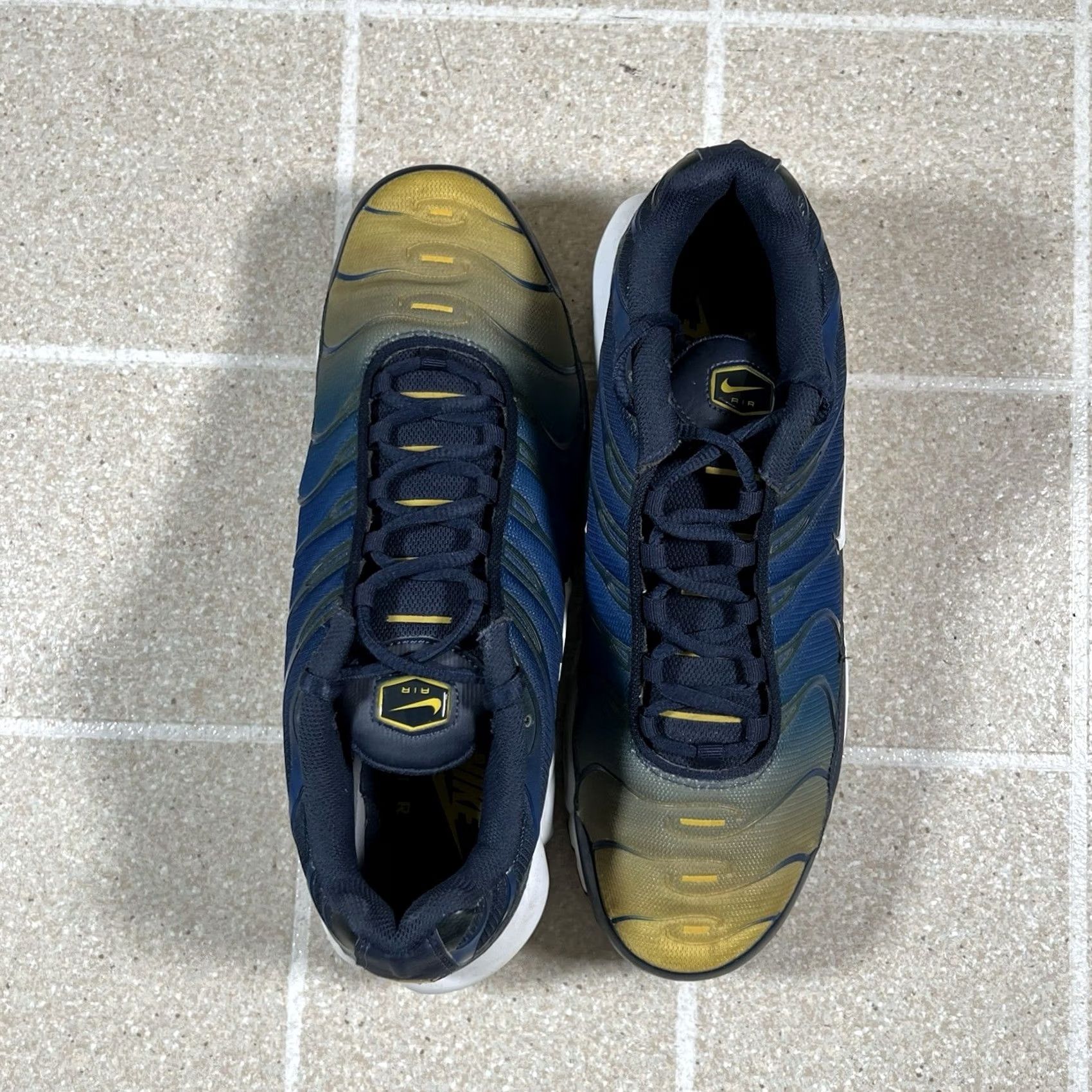 Nike Nike Air Max Plus Gradient Pack 852630-407 sz 11 Navy Yellow Men Sneaker Athletic 2018 Size US 11 / EU 44 - 6 Thumbnail