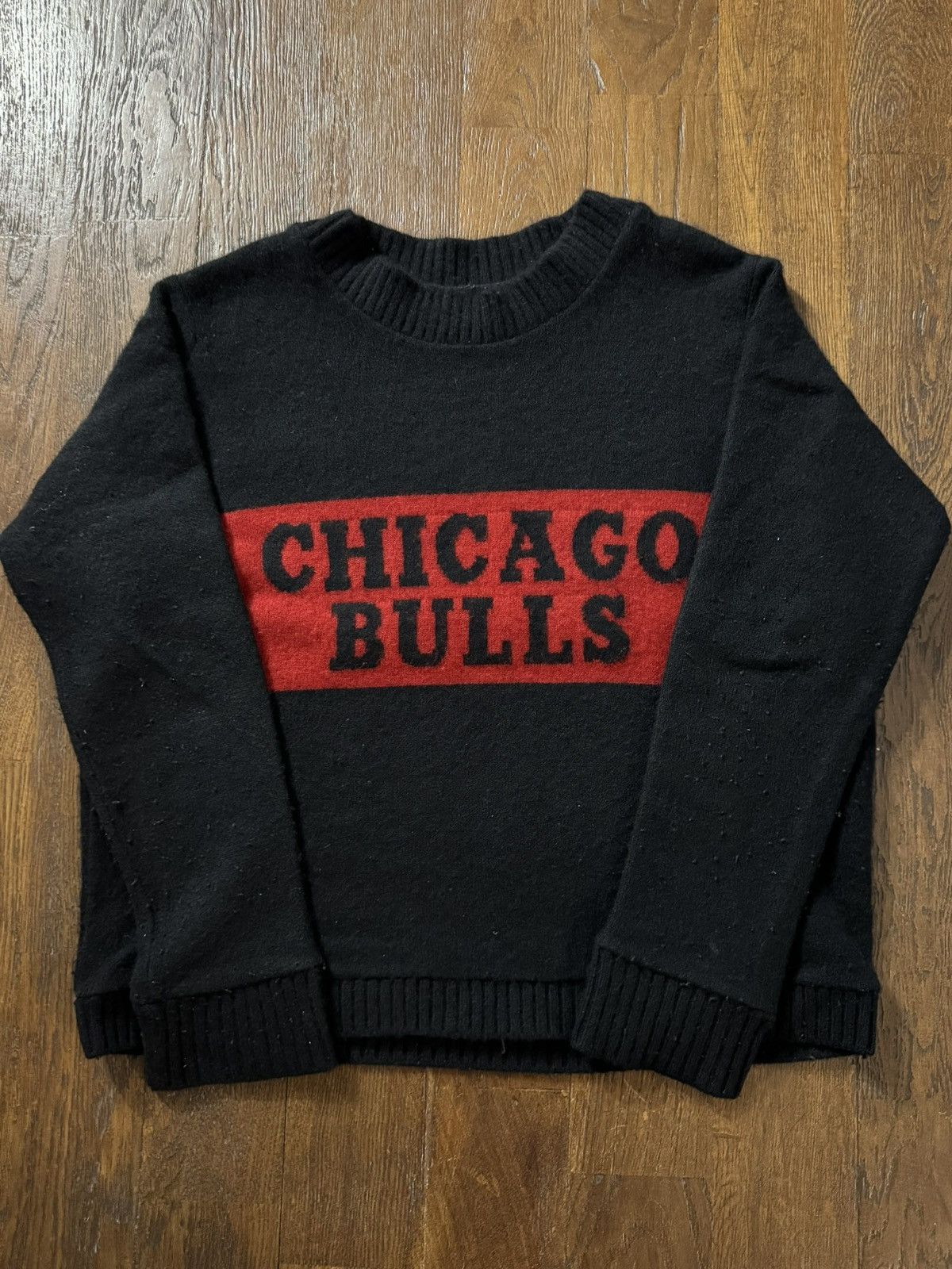 The Elder Statesman The Elder Statesman Chicago Bulls Cashmere Knit (XL) Size US XL / EU 56 / 4 - 1 Thumbnail