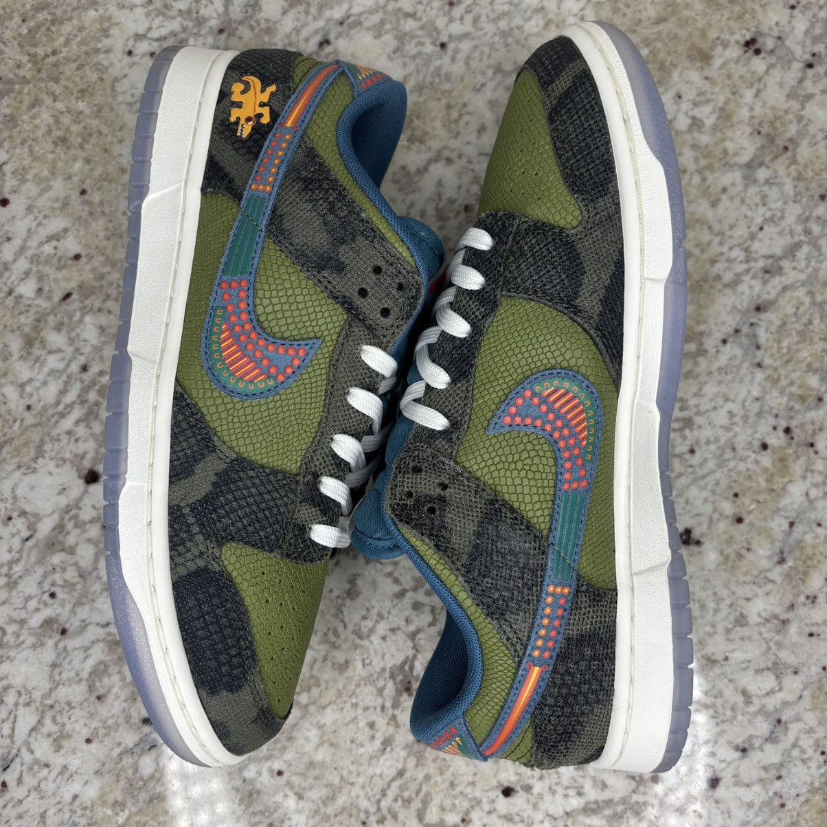 Nike Size 10-Nike Dunk Low Siempre Familia Gently Worn With Box Size US 10 / EU 43 - 12 Thumbnail