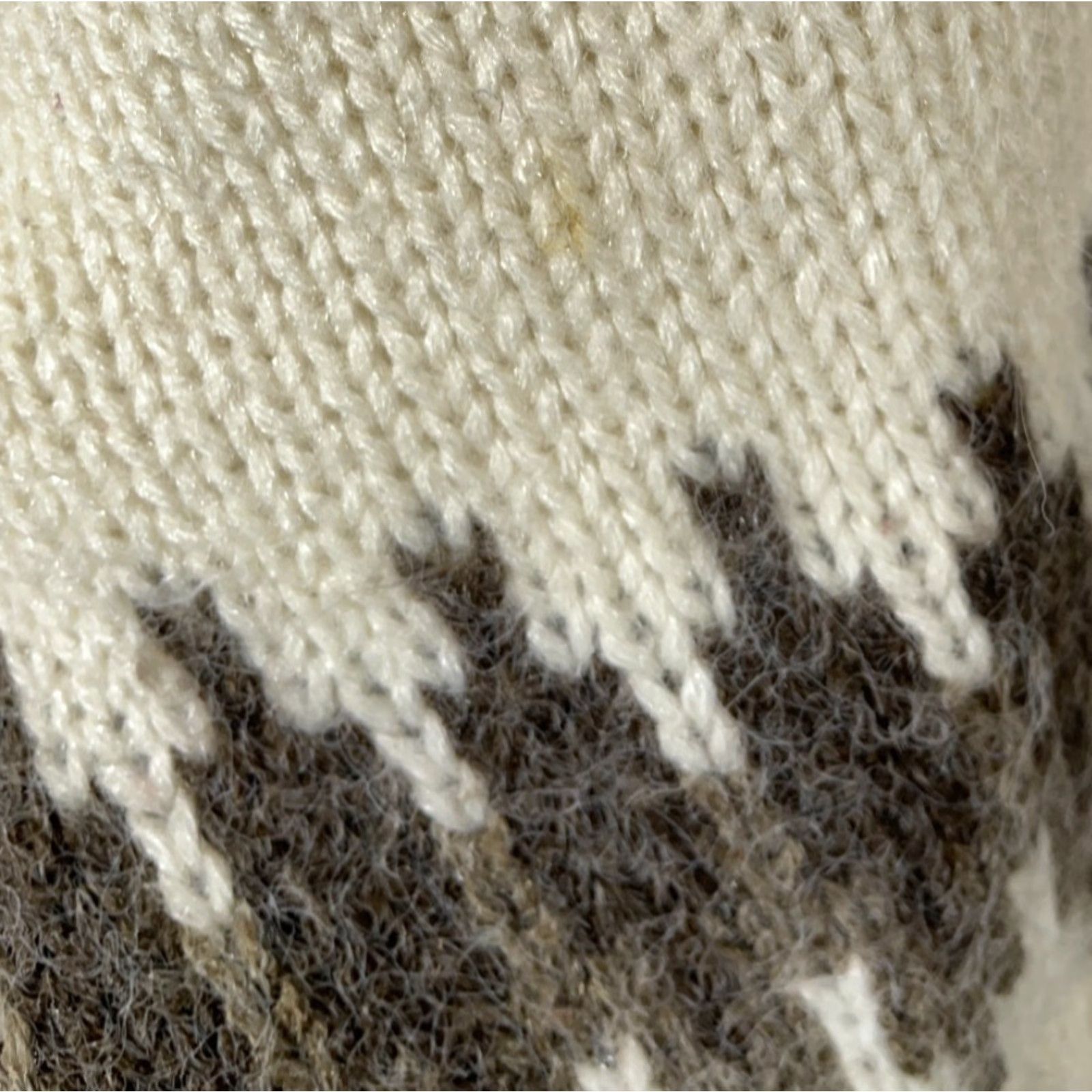 Vintage VINTAGE 90s Peter England Fair Isle Sweater Adult Large Ivory Ski Knit Raglan Sleeves Size US L / EU 52-54 / 3 - 4 Thumbnail