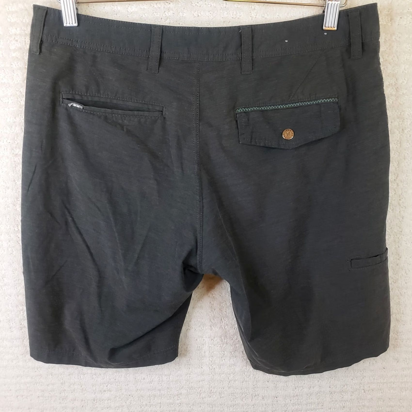 Vintage Linksoul Boardwalker Shorts Mens 33 Charcoal Gray Golf Chino Performance Stretch 9 Inseam Flat Front Zip Pocket Casual Travel Adult Regular Size US 33 - 6 Thumbnail