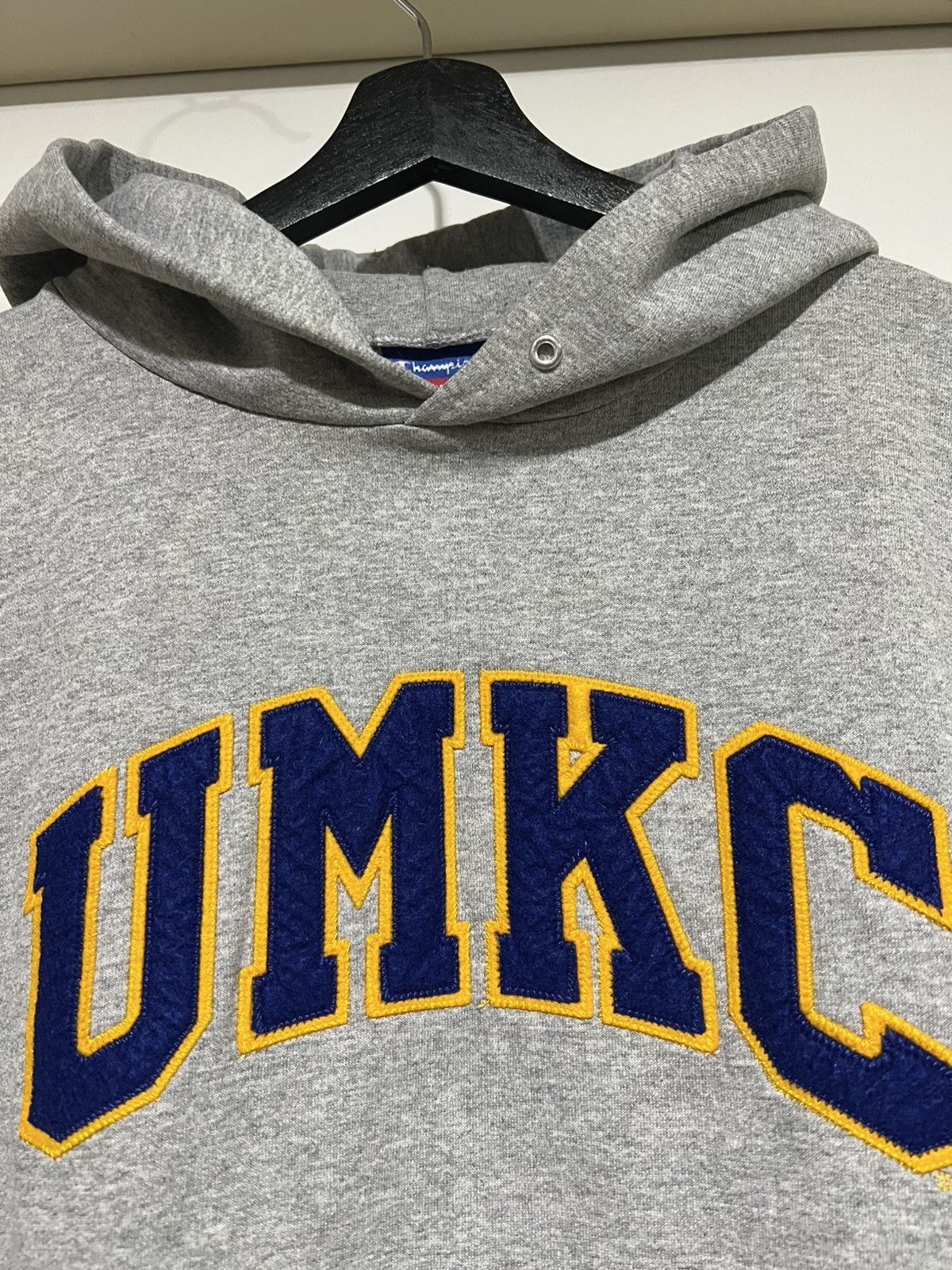 Champion Champion "UMKC" Vintage Hoodie Size US L / EU 52-54 / 3 - 3 Thumbnail