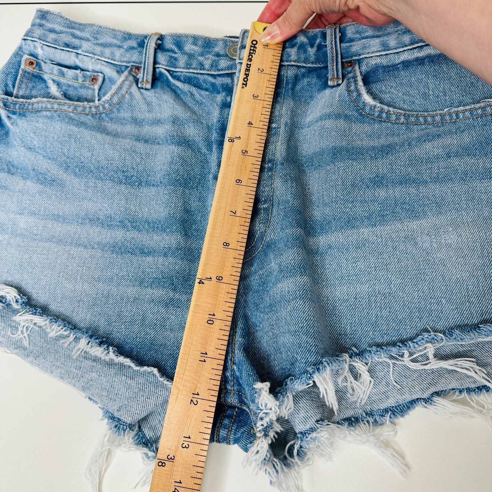 GRLFRND Grlfrnd Can't Get Enough Cindy Button Fly Raw Hem Shorts 31 Size 31" - 8 Thumbnail