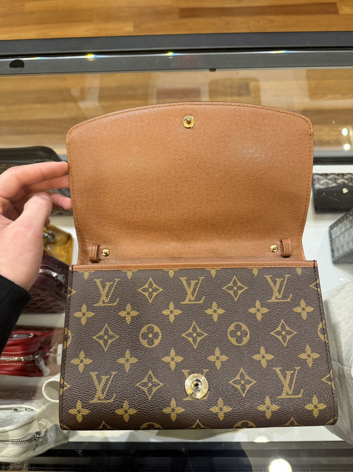 Louis Vuitton Louis Vuitton Monogram Bordeaux Shoulder Bag Size ONE SIZE - 6 Thumbnail