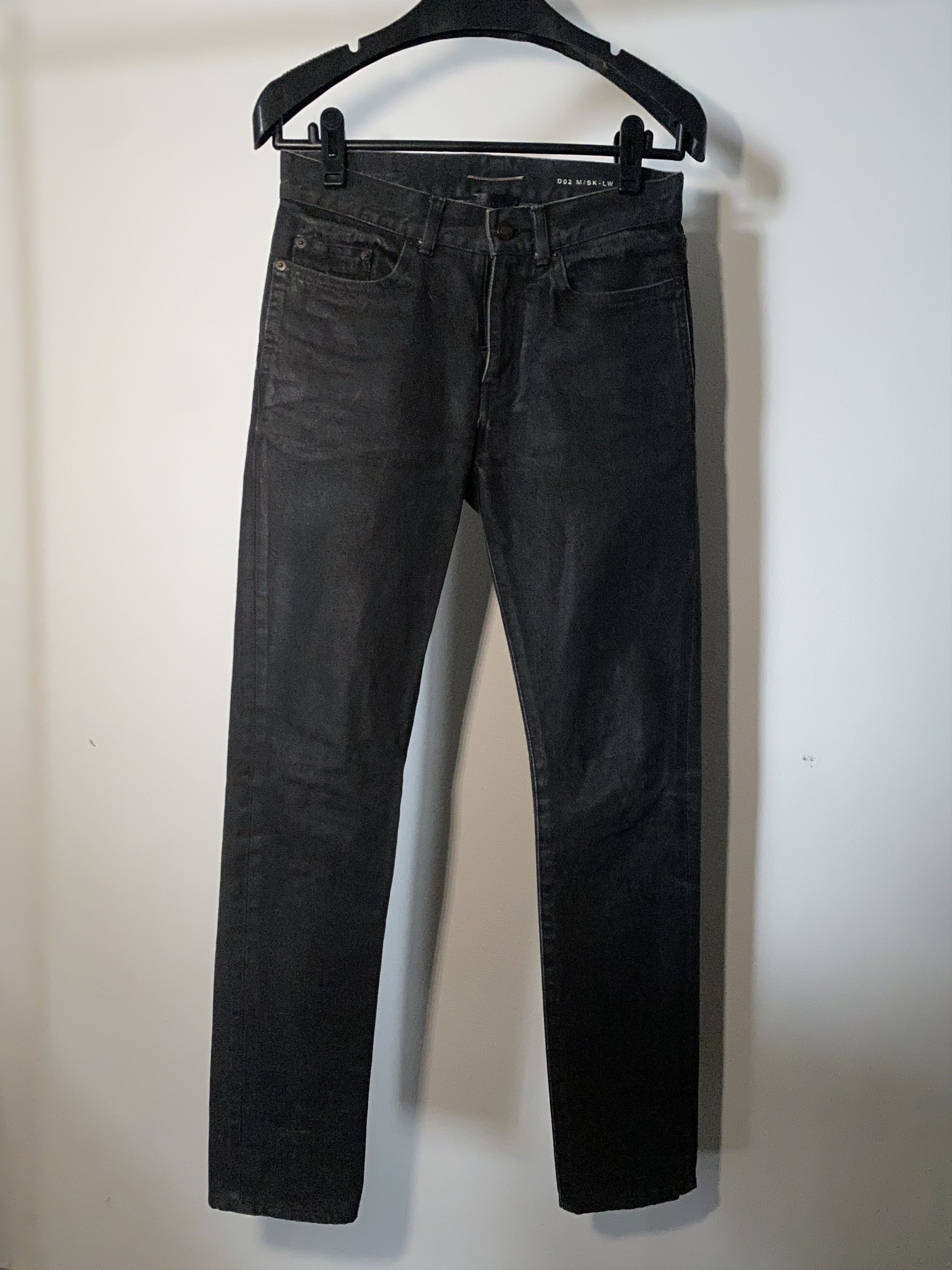 D02 black waxed denim