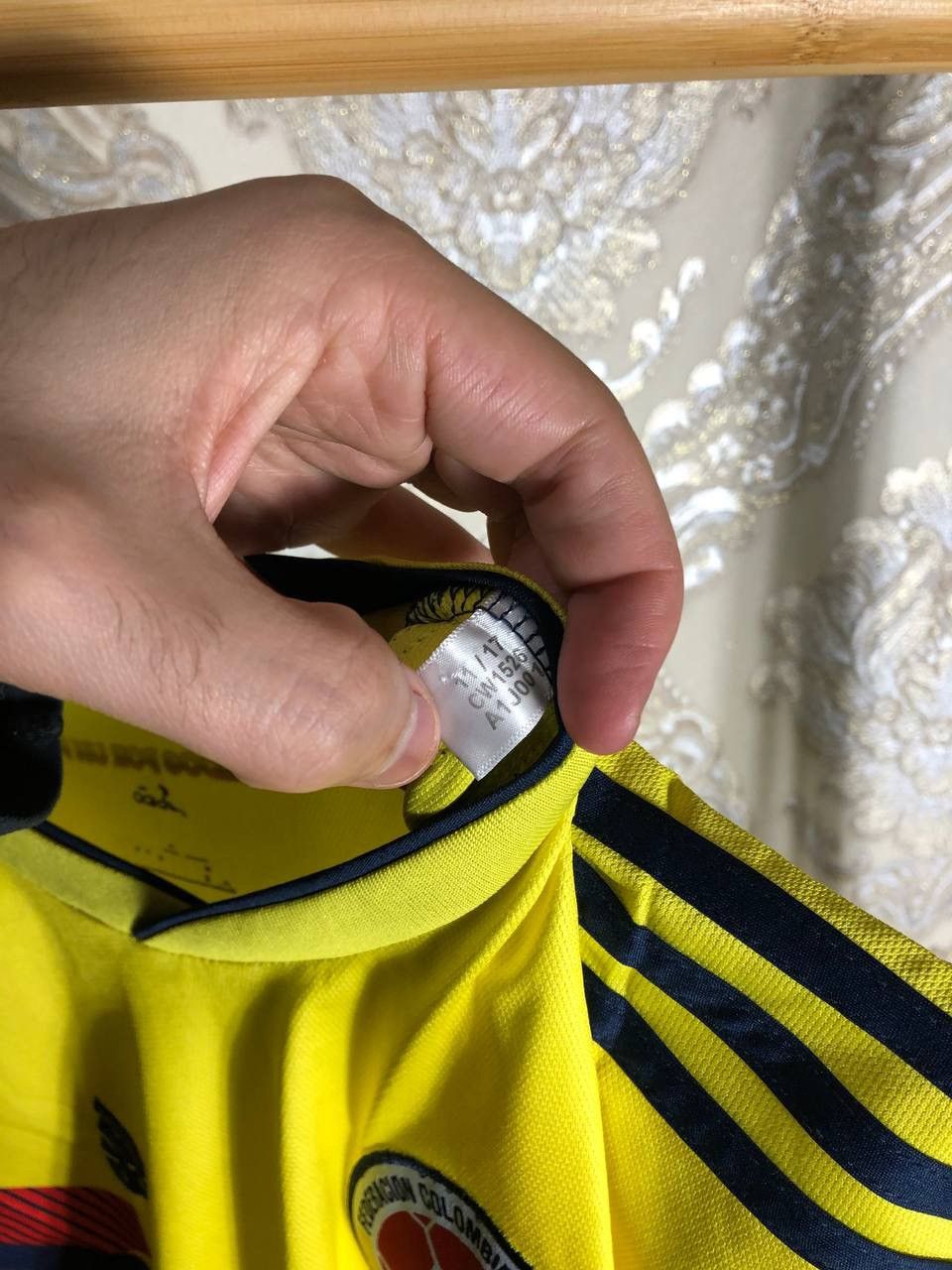 Vintage VERY RARE ADIDAS COLOMBIA SOCCER JERSEY RETRO BLOKE Y2K 90s Size US L / EU 52-54 / 3 - 4 Thumbnail