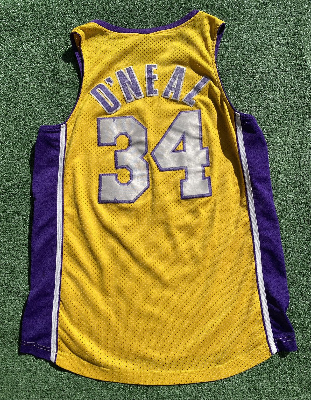 Nike VTG 90s Nike Los Angeles LA Lakers Shaq Jersey Distressed Size US S / EU 44-46 / 1 - 5 Thumbnail