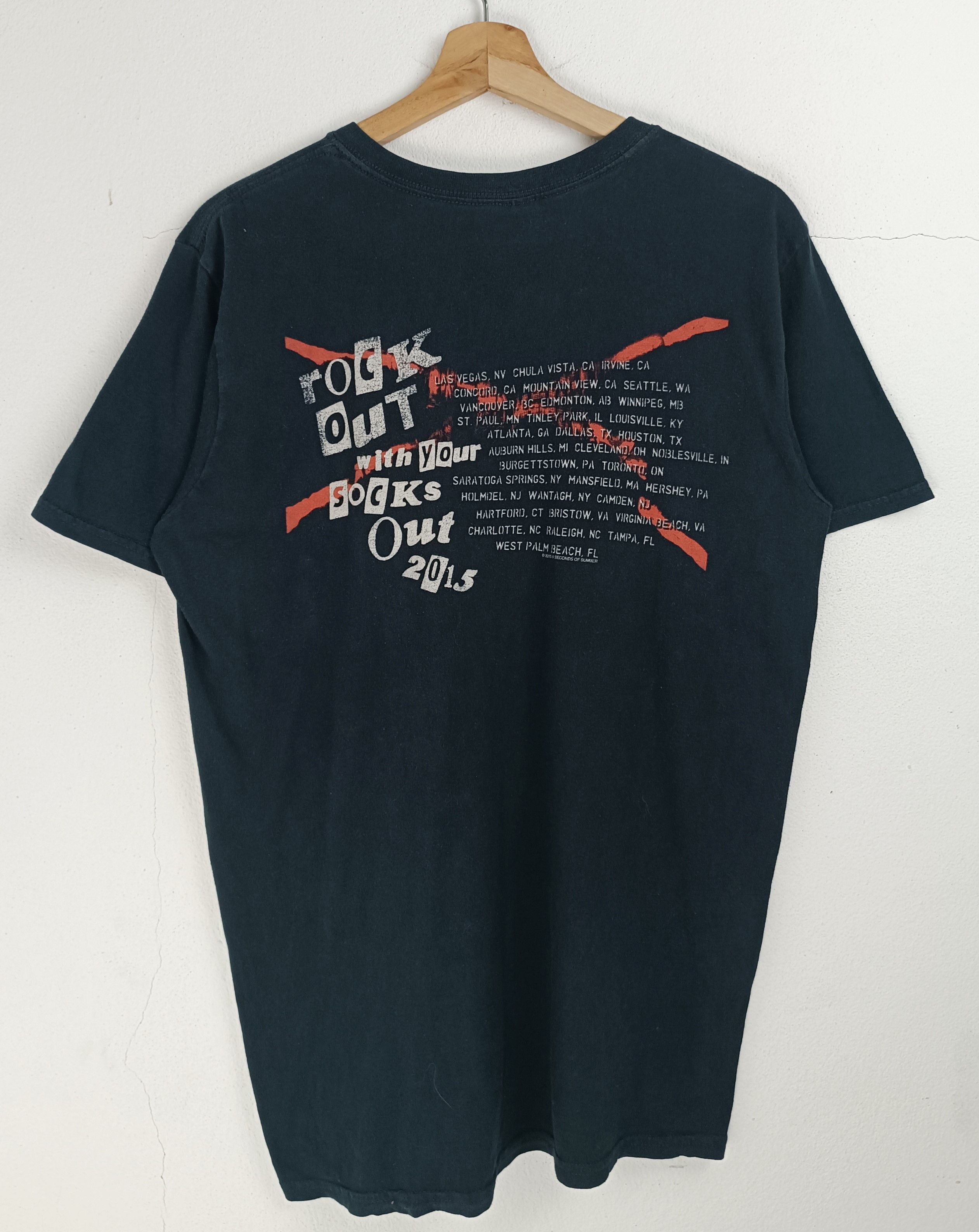 Band Tees VINTAGE 2015 5 SECONDS OF SUMMER TOUR TEE vamps swift zayn Size US M / EU 48-50 / 2 - 4 Thumbnail