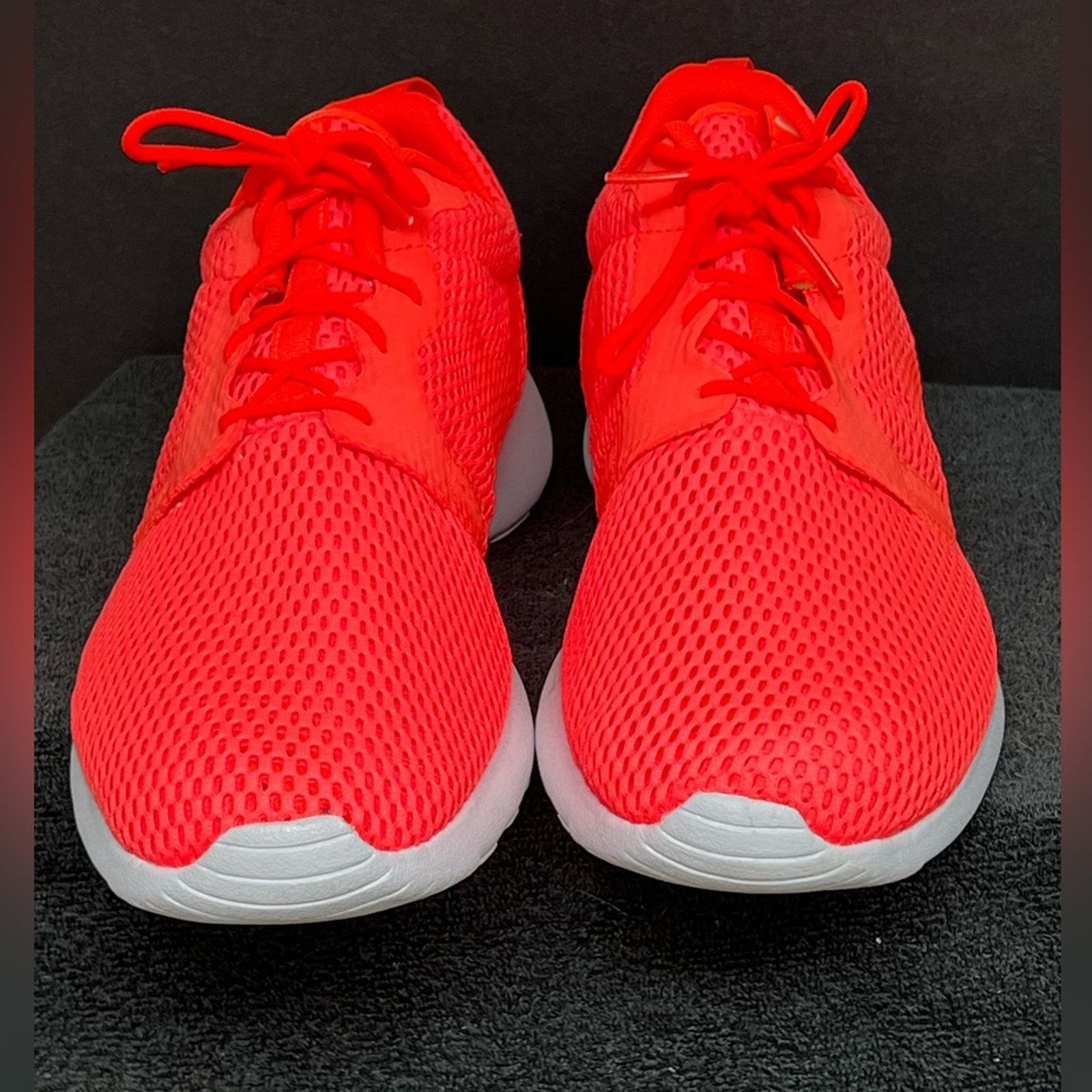 Nike NIKE ROSHE ONE HYPERFUSE BR MEN 11.5 TOTAL CRIMSON & WHITE Size US 11.5 / EU 44-45 - 5 Thumbnail