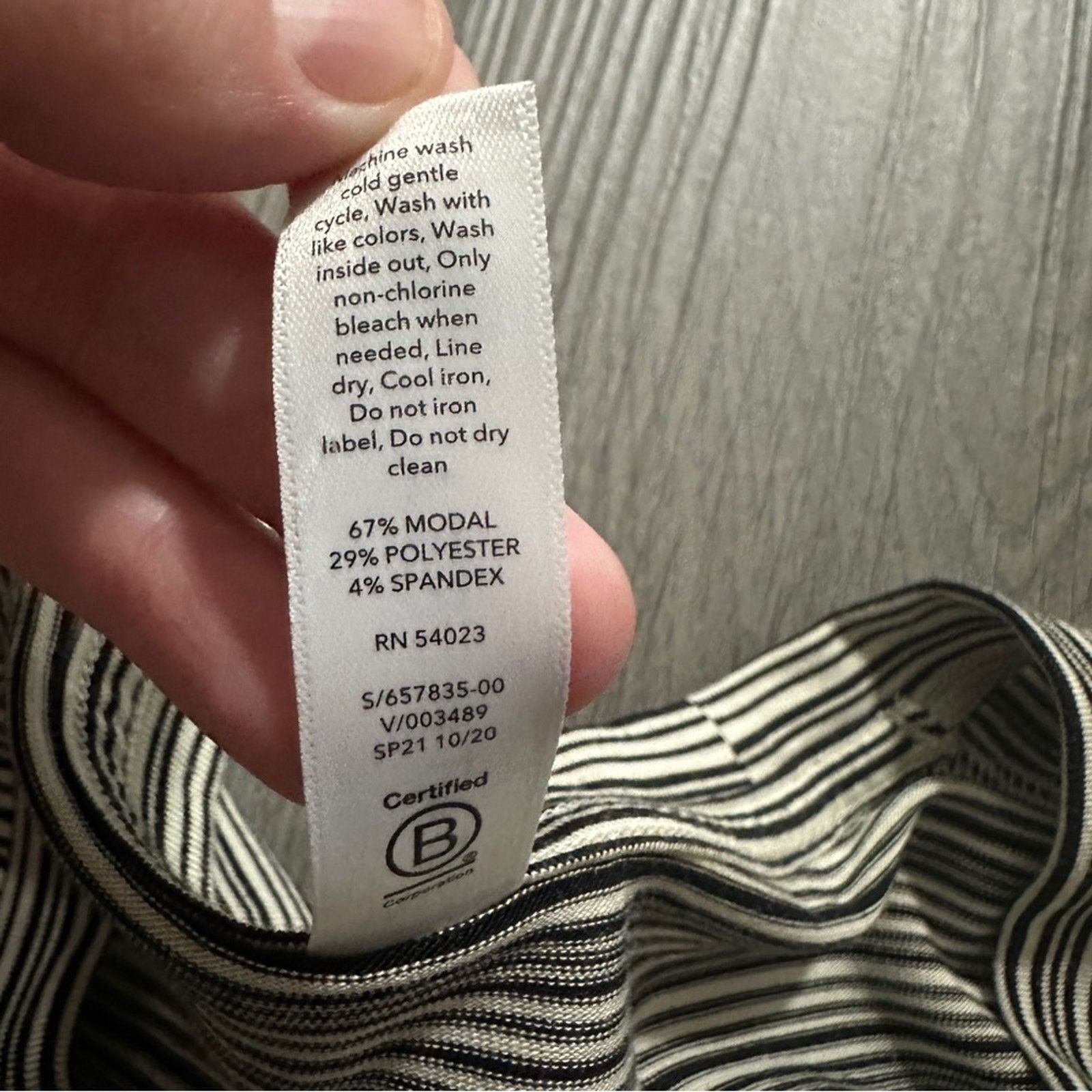 Athleta Athleta Cloudlight Gray & White Striped Long Sleeve Top Sz S Size S / US 4 / IT 40 - 8 Thumbnail