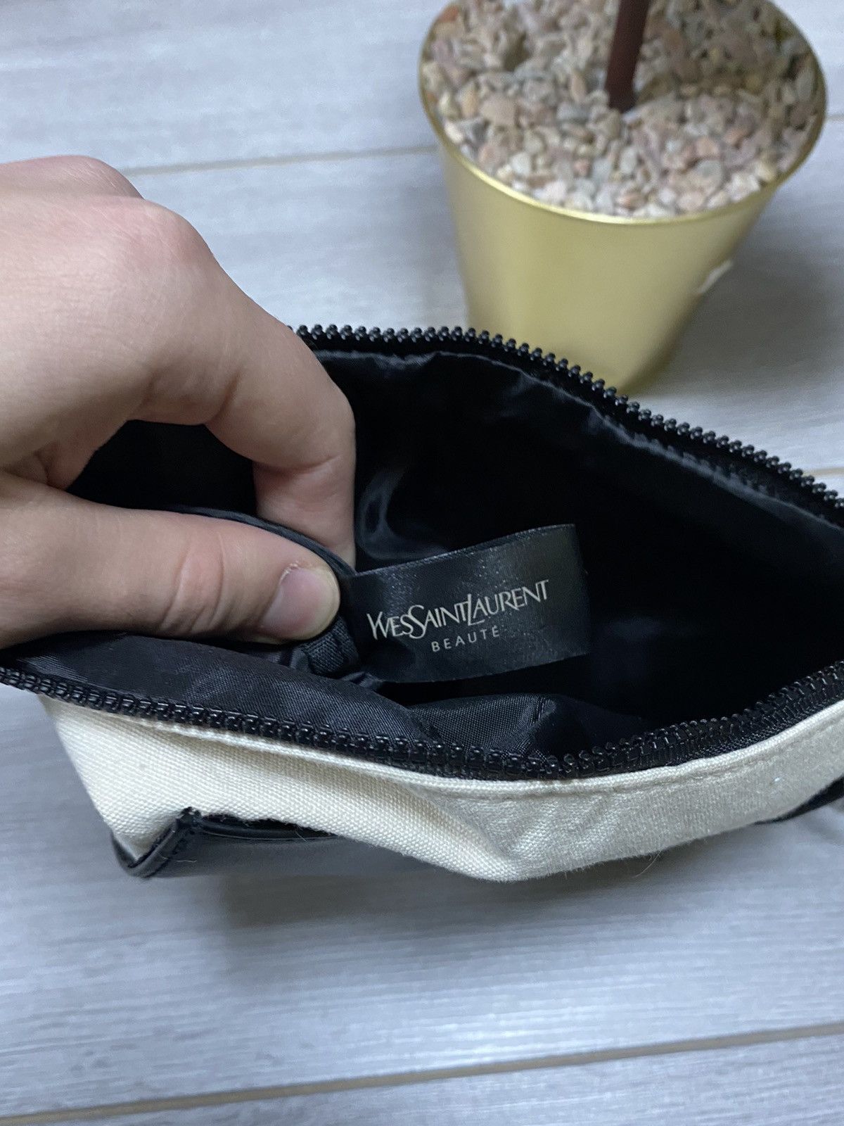 Yves Saint Laurent YSL Yves Saint Laurent new with tag beauty bag Size ONE SIZE - 8 Thumbnail