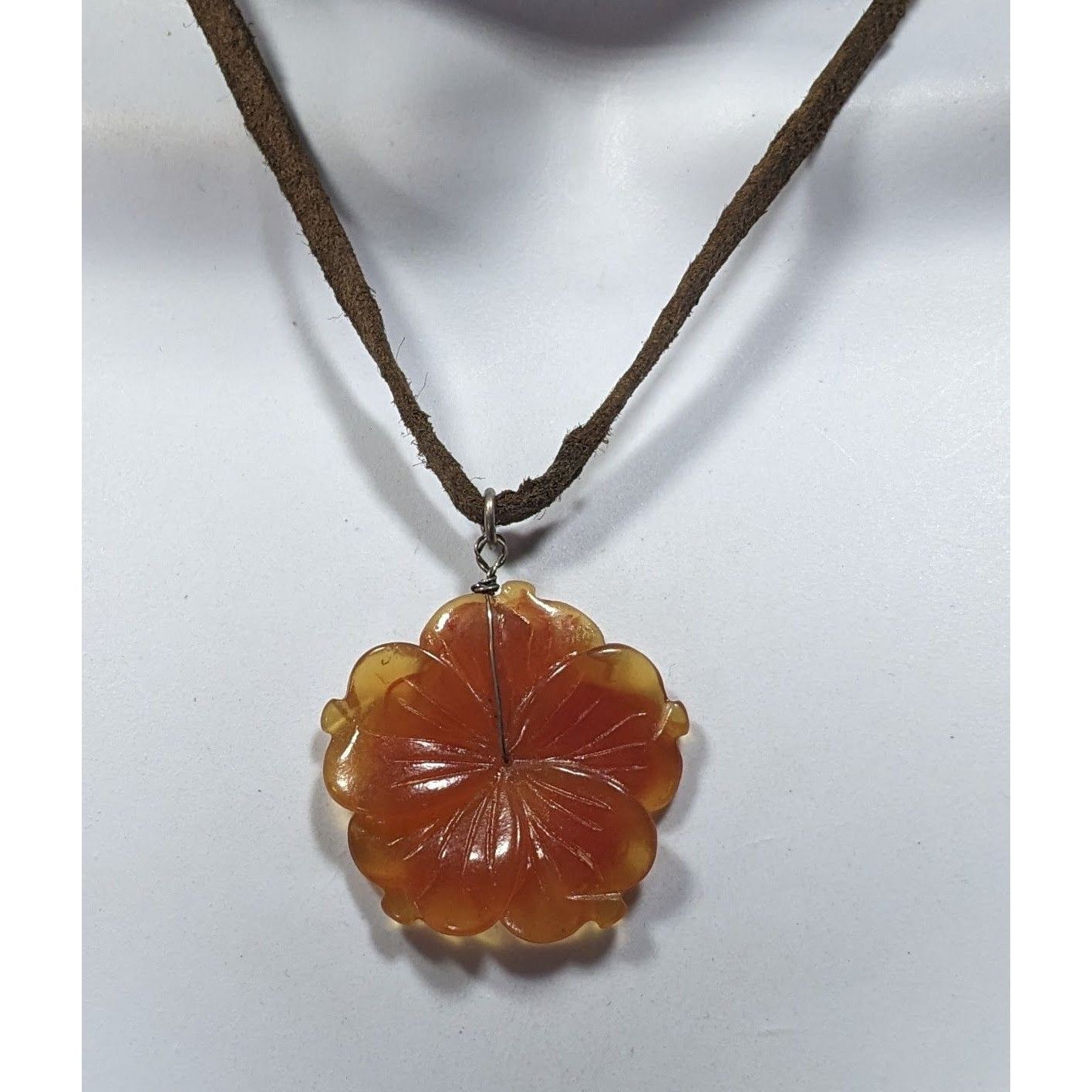 Other Vintage Carved Orange Stone Flower Pendant Necklace Size ONE SIZE - 4 Thumbnail