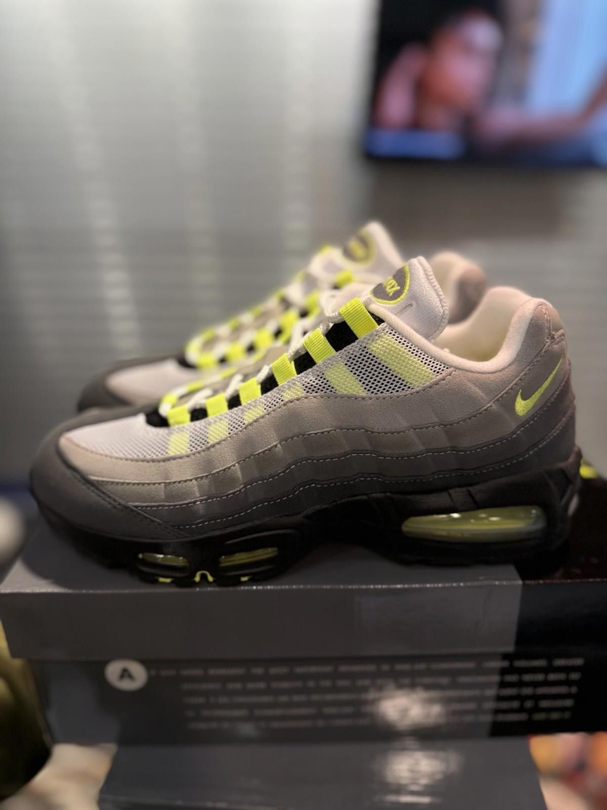 Nike Size 9 - Nike Air Max 95 OG 2025/2026 Neon (HM4740 001) Size US 9 / EU 42 - 4 Thumbnail