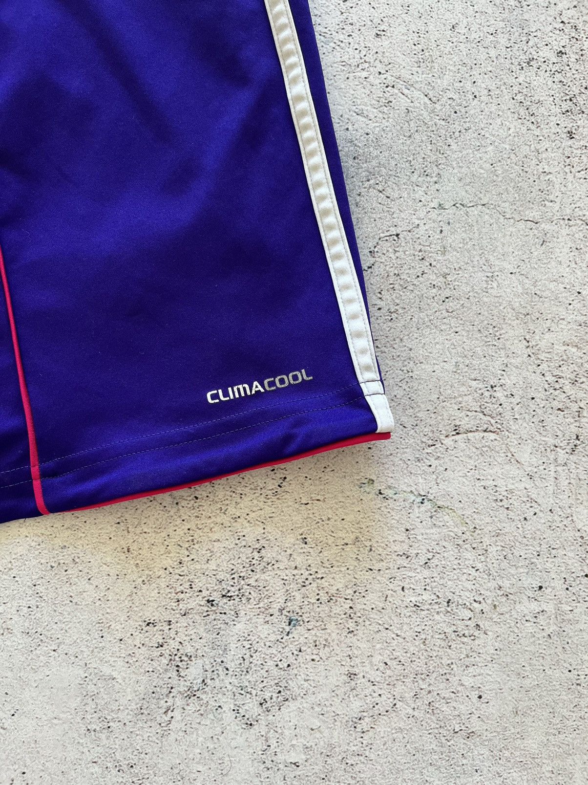 Adidas × Vintage ADIDAS BAYERN MUNICH FC 2010/2011 AWAY SHORT,GOALKEEPERS Size US 32 / EU 48 - 4 Thumbnail