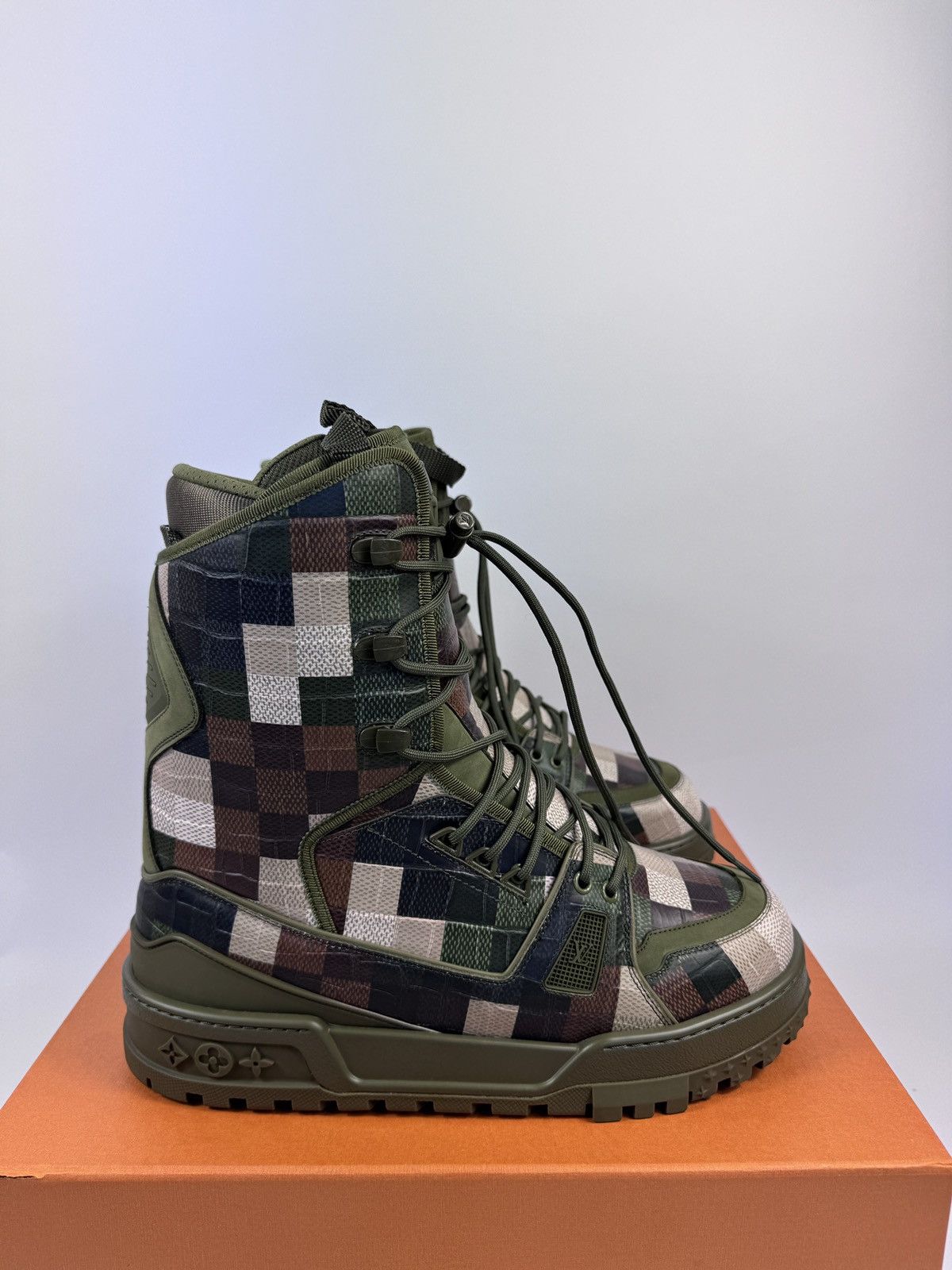 Louis Vuitton LOUIS VUITTON CAMO SNOW BOOTS TRAINERS RARE Size US 8 / EU 41 - 1 Thumbnail