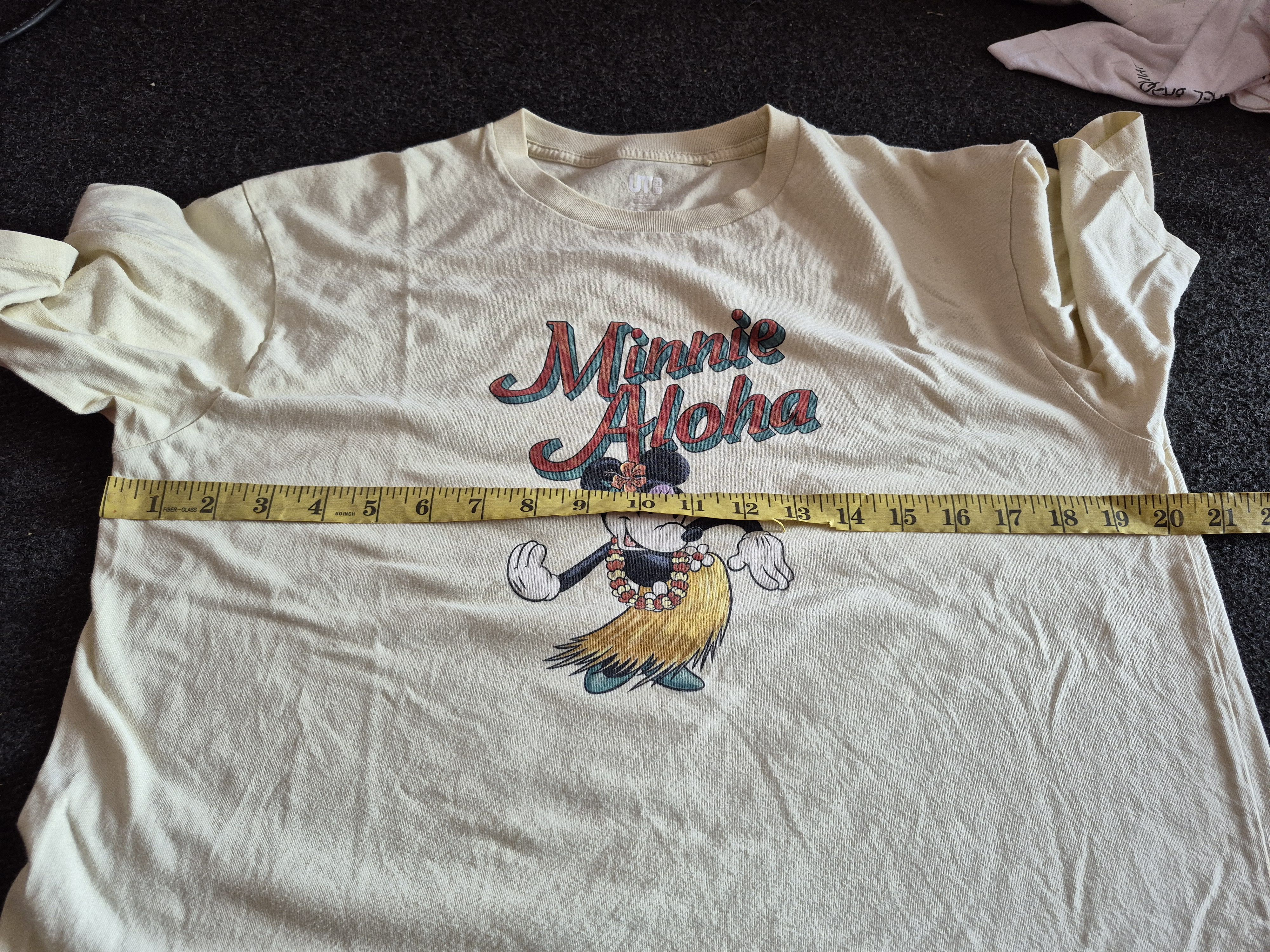 Disney 🔥 Uniqlo Disney Minnie Mouse Hawaii Tee Size US M / EU 48-50 / 2 - 8 Thumbnail