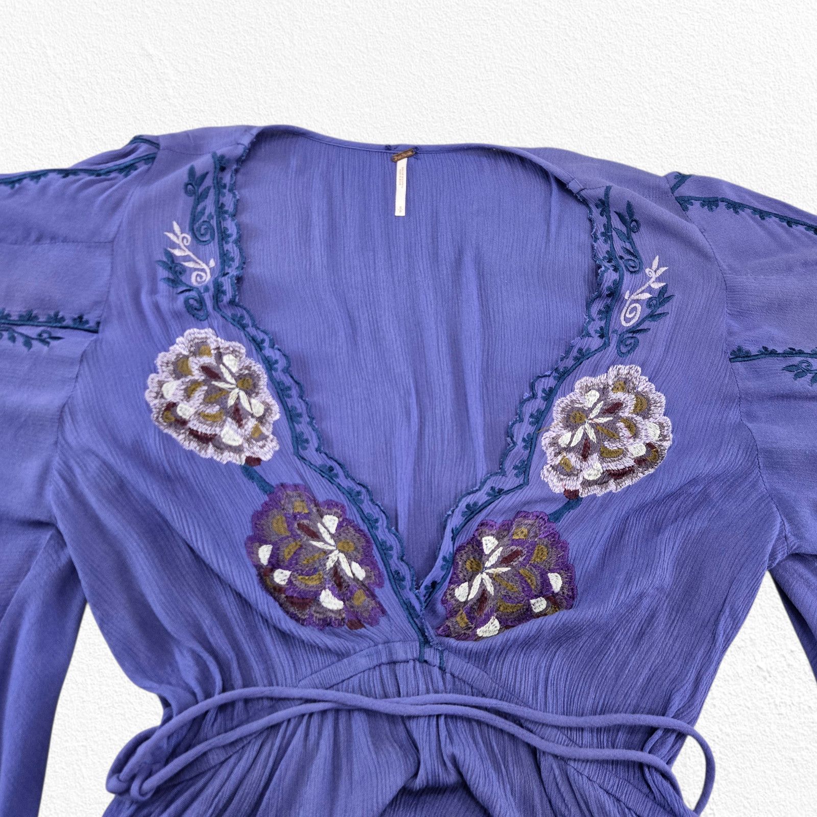 Free People Periwinkle Blue Embroidered Boho Mini Dress Size Small Size S / US 4 / IT 40 - 3 Thumbnail