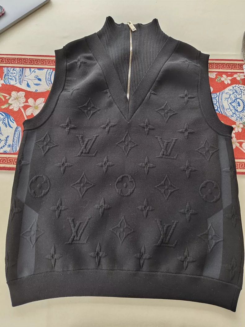 Louis Vuitton Louis Vuitton 25 New Rib Turtleneck Half Zip Sleeveless Kn Size L / US 10 / IT 46 - 1 Thumbnail