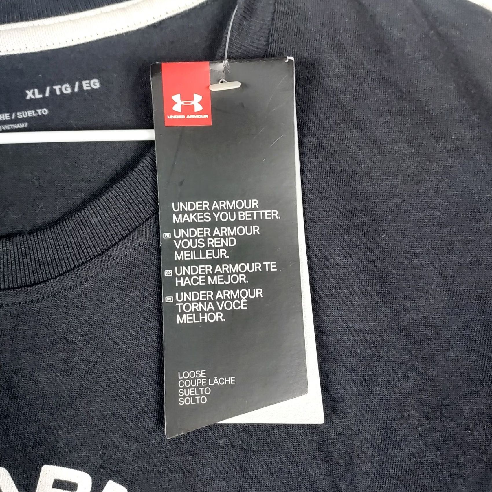 Under Armour Under Armour Long Sleeve Shirt Mens XL Black White Logo Pullover Crew Neck Activewear Running & Jogging XL Mens Black Logo HeatGear Size US XL / EU 56 / 4 - 6 Thumbnail
