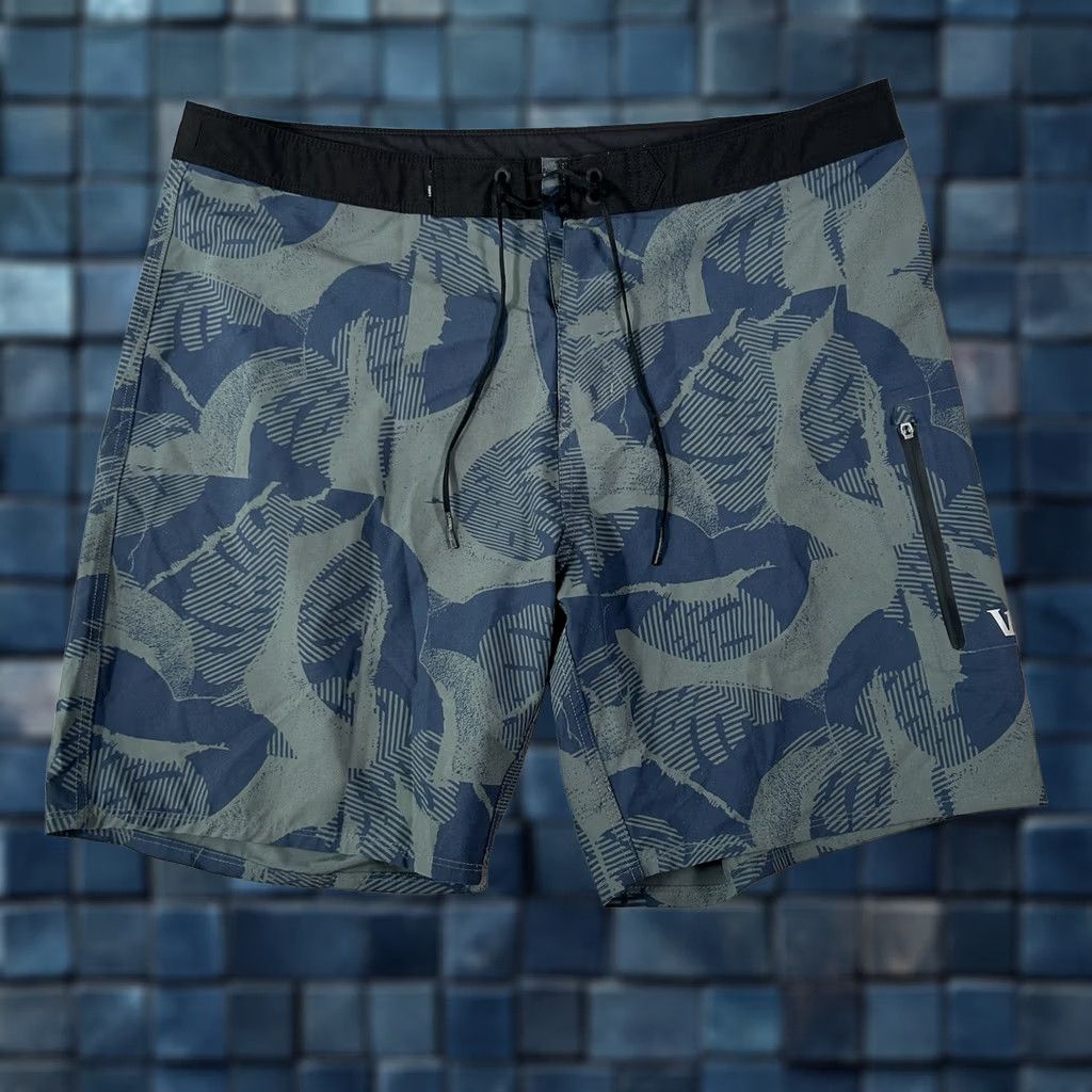 Vuori Shorts Mens 36 Board Infinity Athletic Performance Floral Aop Drawstring in Gray, Men's