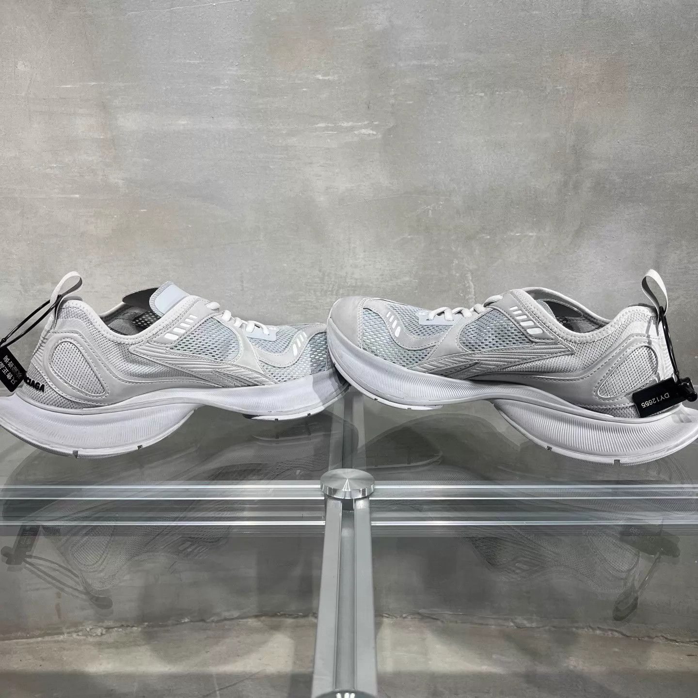 Balenciaga Balenciaga Circuit Trainer Light Gray Size 42 Size US 9 / EU 42 - 5 Thumbnail