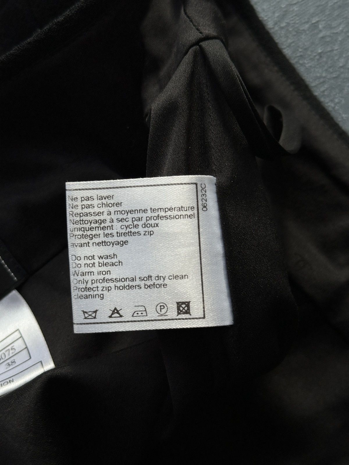 Chanel 1997 CHANEL Wool Silk Black Mini Skirt Size 38 / M Size 27" / US 4 / IT 40 - 11 Thumbnail