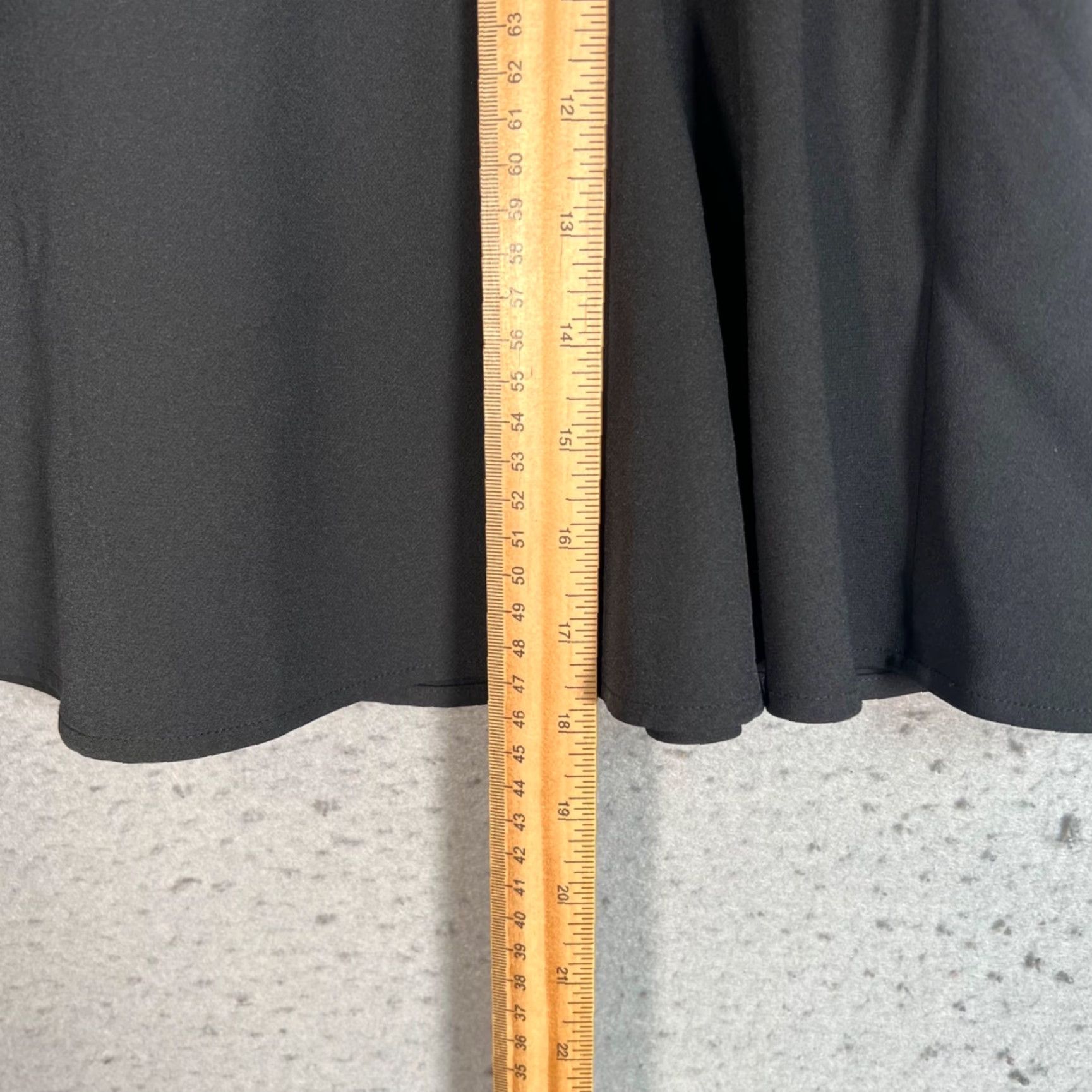 Club Monaco Club Monaco Skirt Womens Size 2 Black Flounce Hem Mini Lined Polyester Elastane Ruffle Zip Size 26" / US 2 / IT 38 - 6 Thumbnail