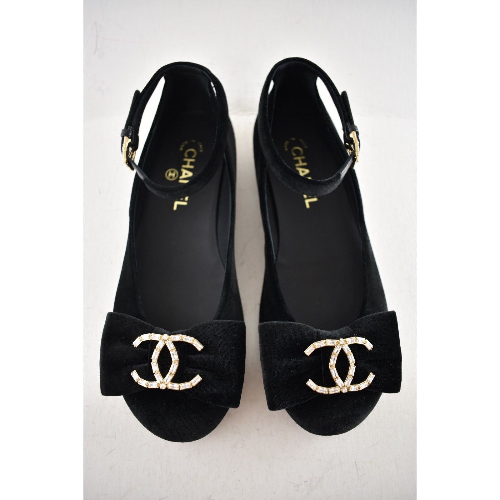 Chanel Chanel Velvet Crystal CC Bow Ankle Strap Ballet Flat 36.5 Size US 5.5 / IT 35.5 - 14 Thumbnail