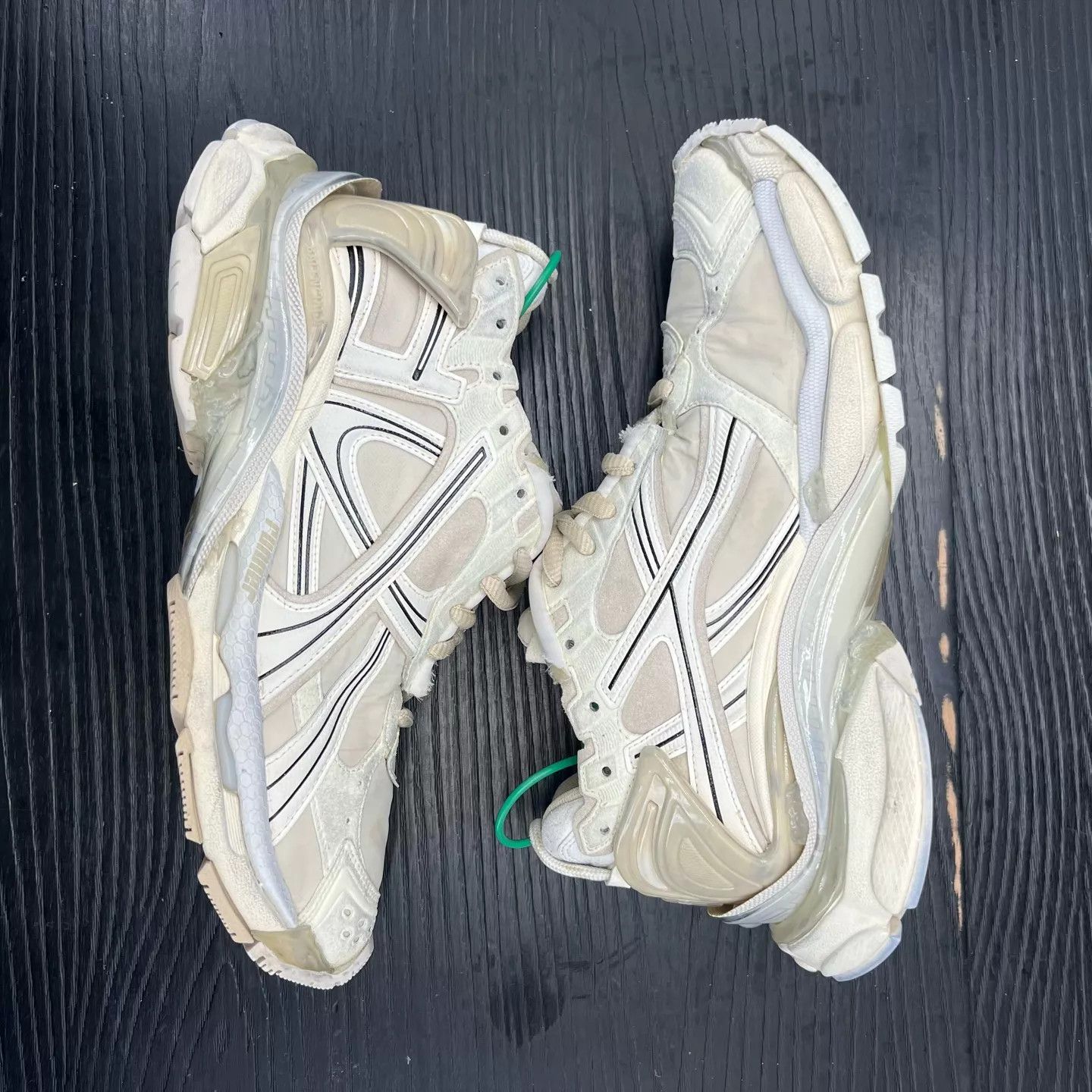 Balenciaga Balenciaga Runner Beige 42 Like New Original Box Size US 9 / EU 42 - 3 Thumbnail