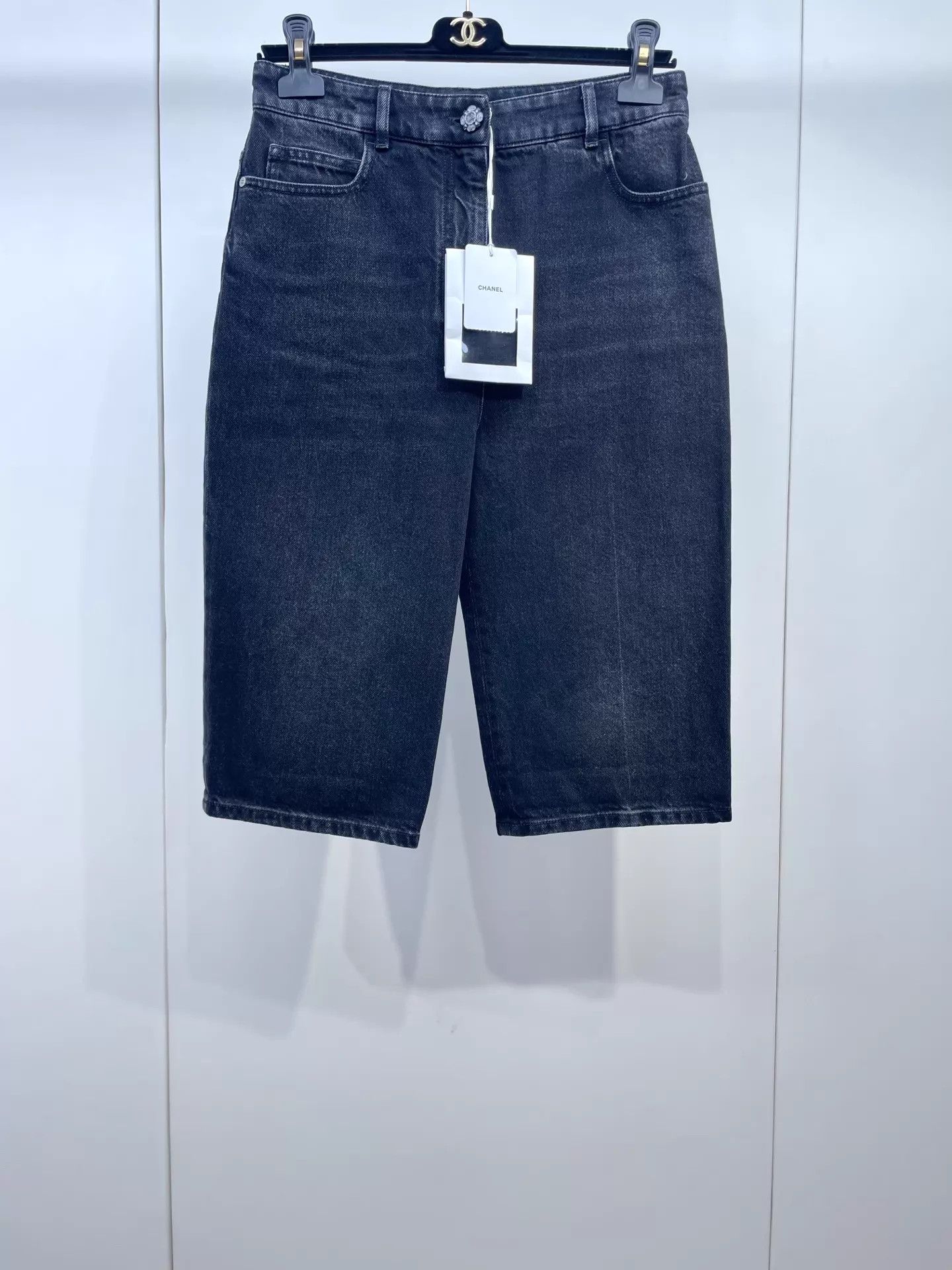 Chanel Chanel 24A Black Denim Shorts 38 99 New with Tags Size 27" / US 4 / IT 40 - 1 Thumbnail