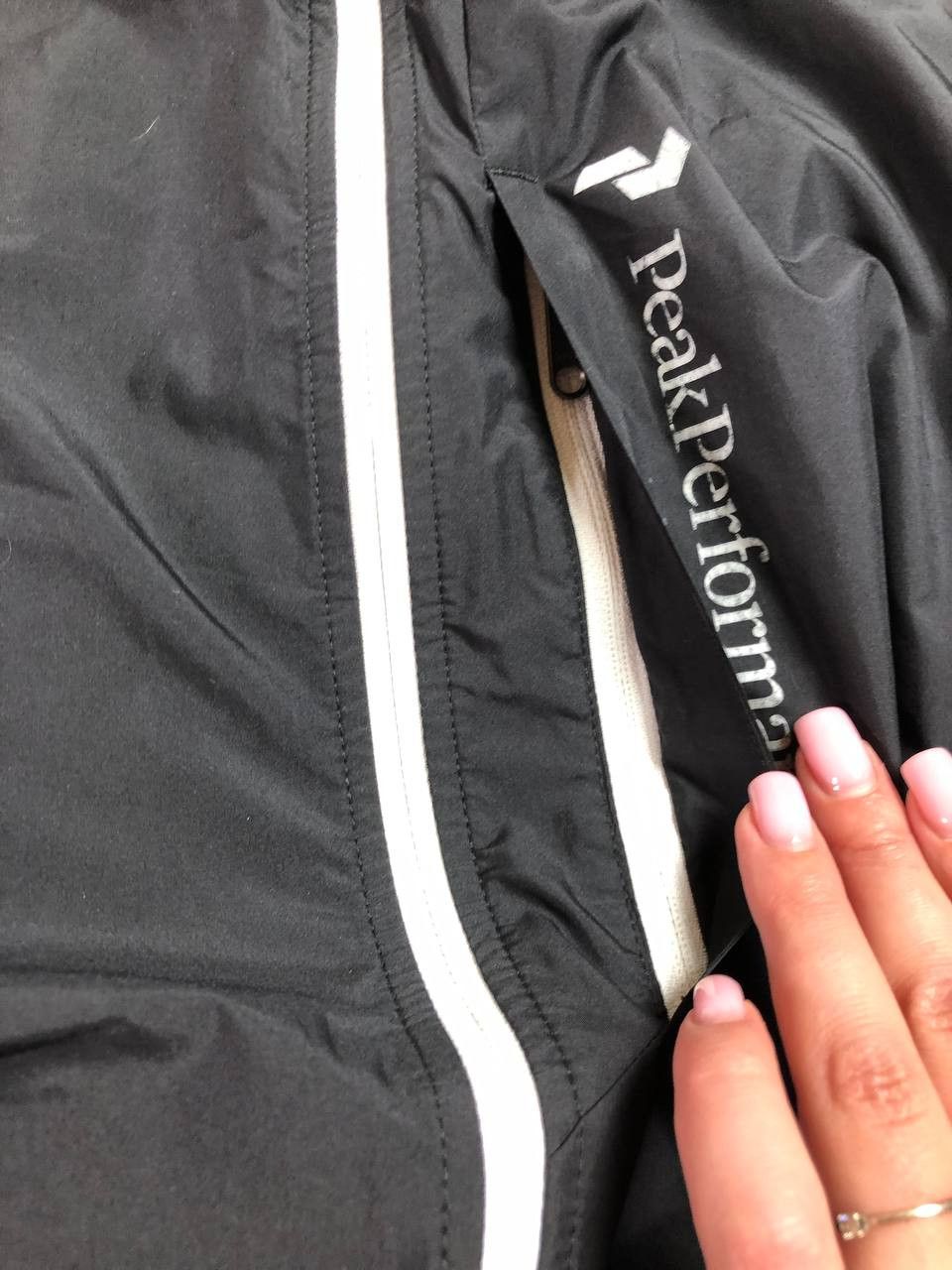 Peak Performance Vintage Peak Performance Y2K Logo Light Jacket Size US L / EU 52-54 / 3 - 6 Thumbnail
